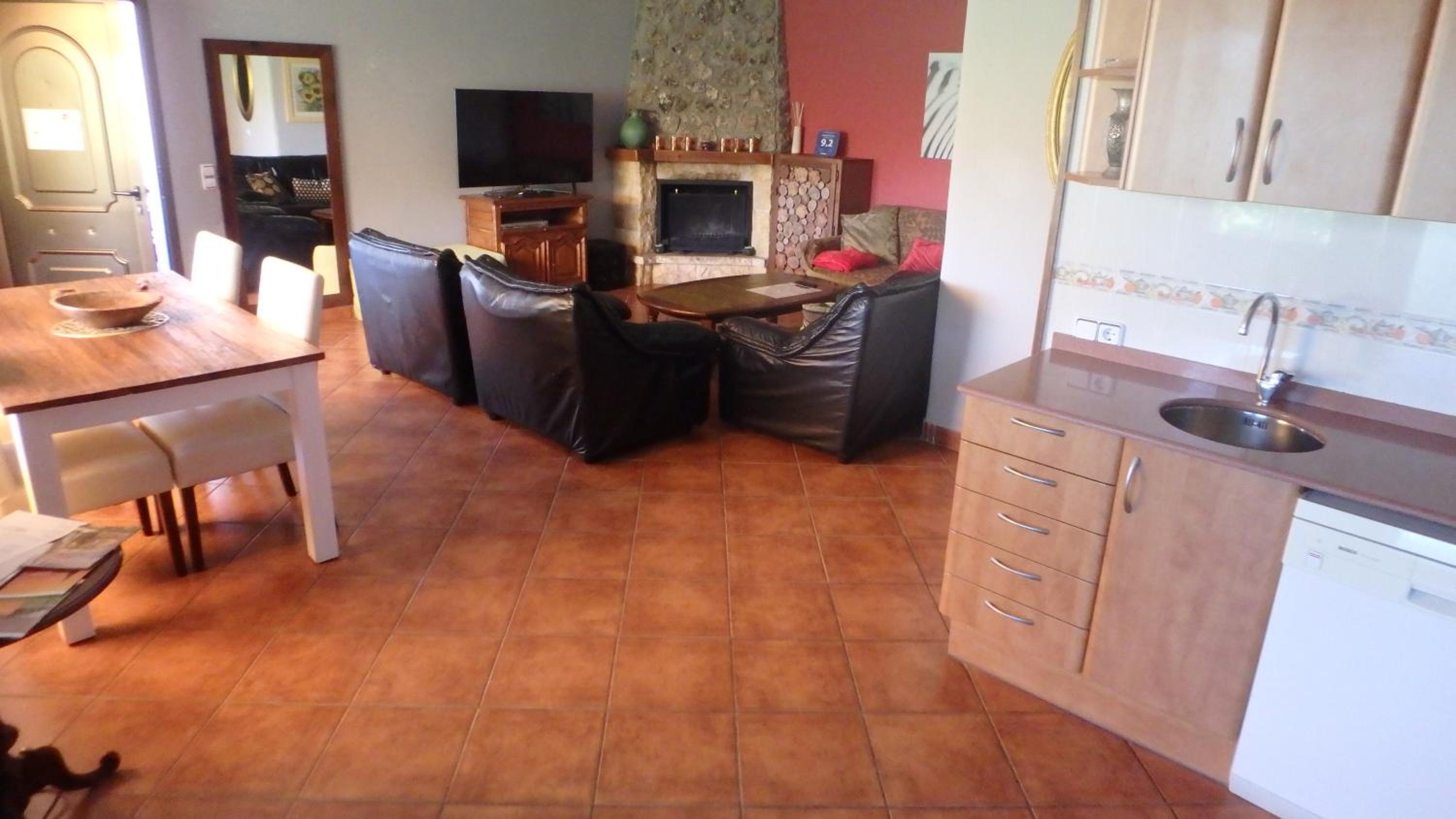 Two-Bedroom House (2-6 Adults) - Photo 207