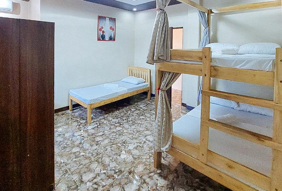 Quadruple Room - Photo 1
