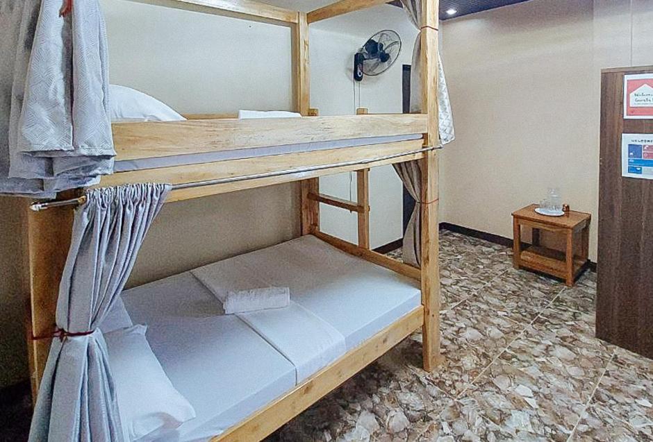 Quadruple Room - Photo 2