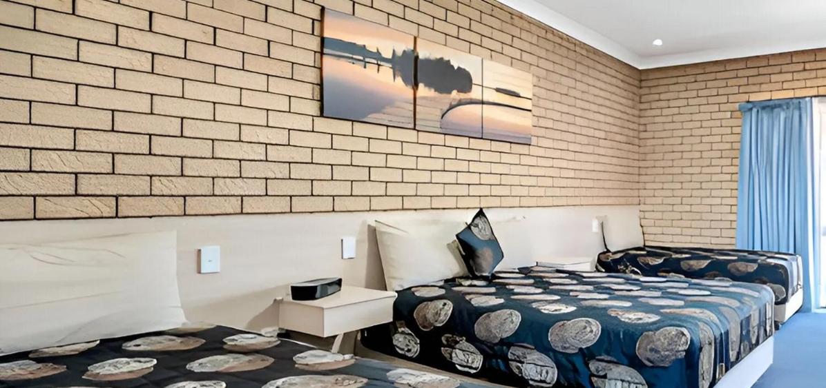 Standard Family Room - Photo 3