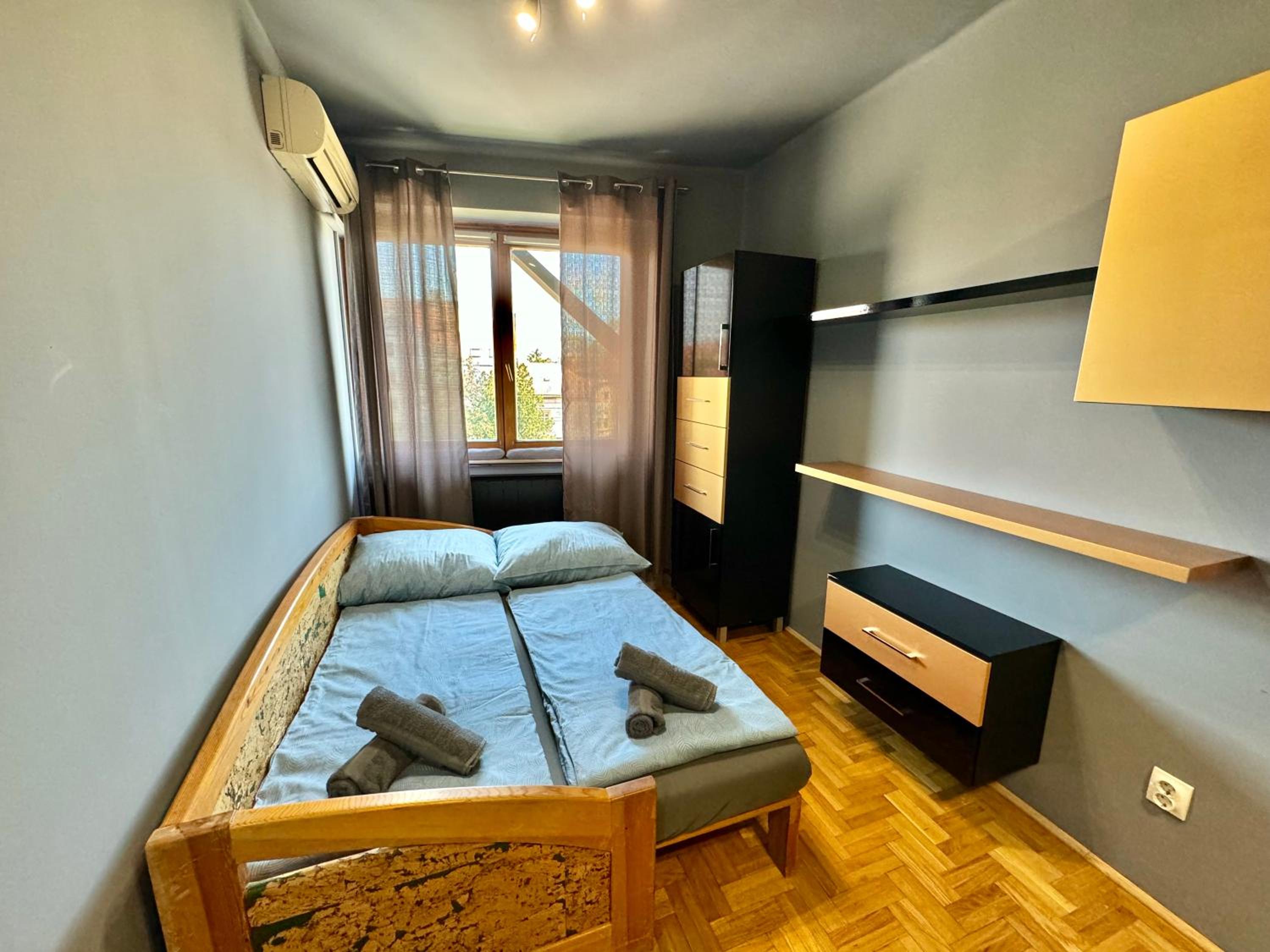 Three-Bedroom Apartment - Photo 9