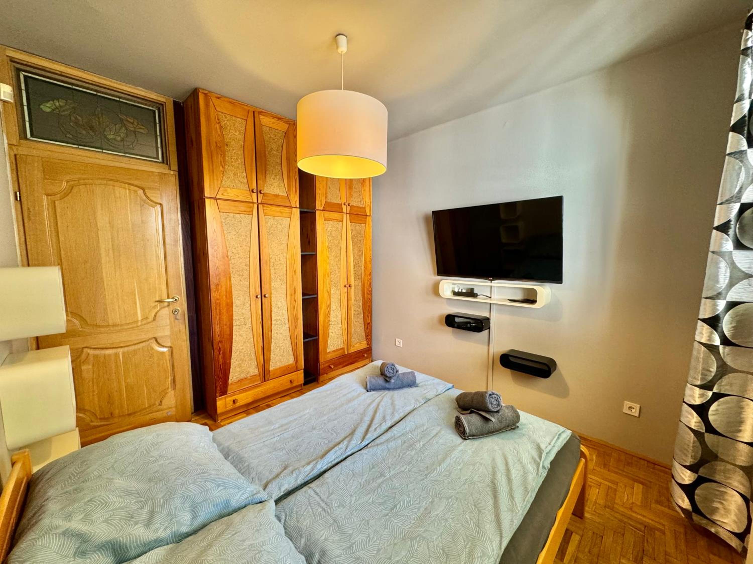 Three-Bedroom Apartment - Photo 16