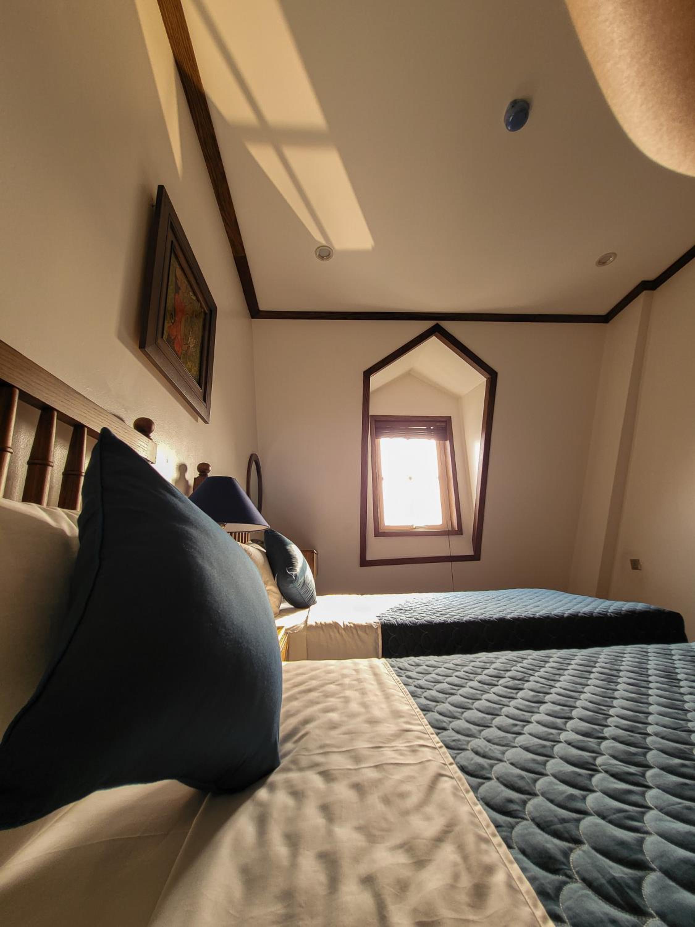 Suite with Lake View - Photo 4