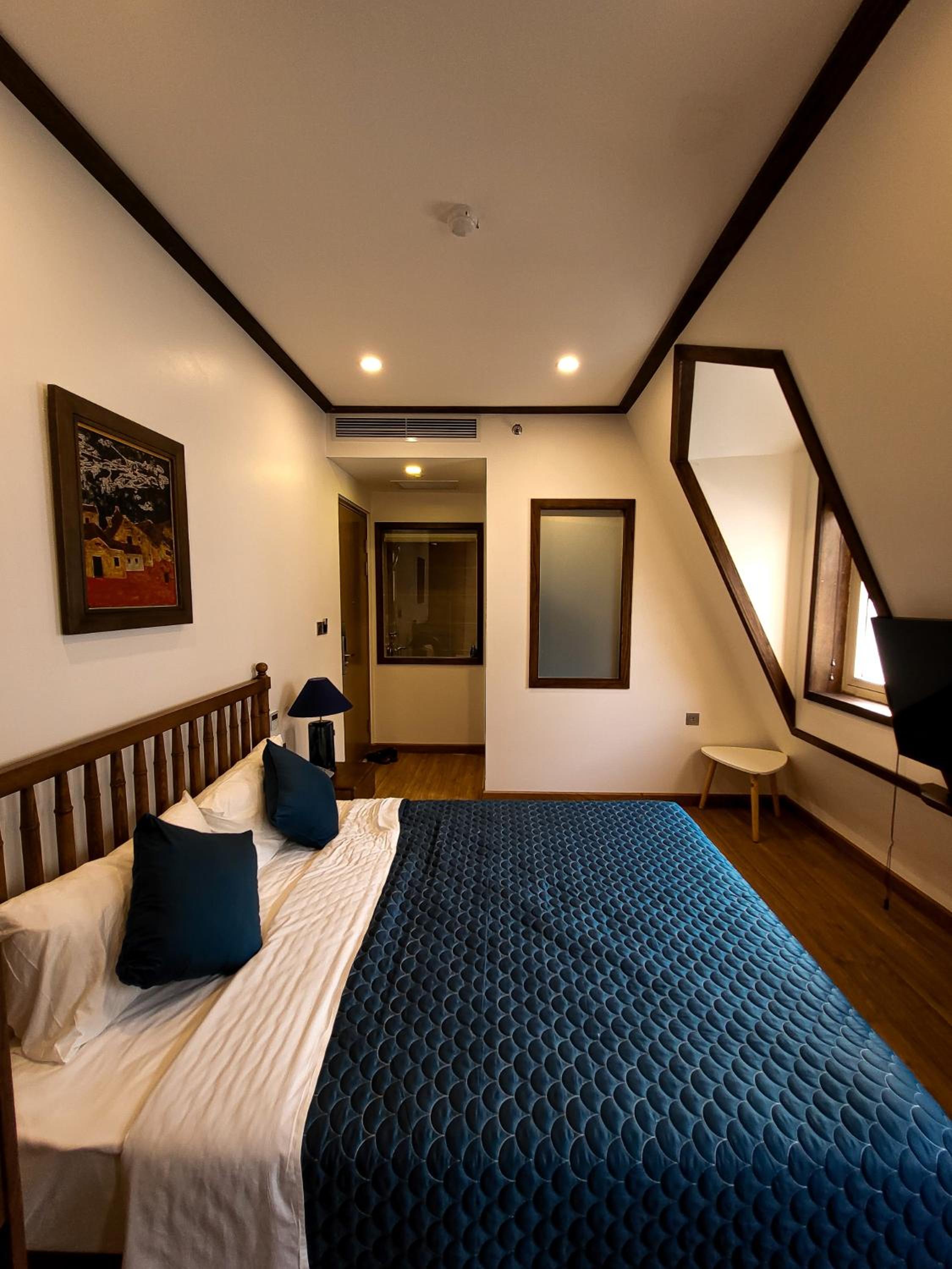 Deluxe King Room - Photo 2