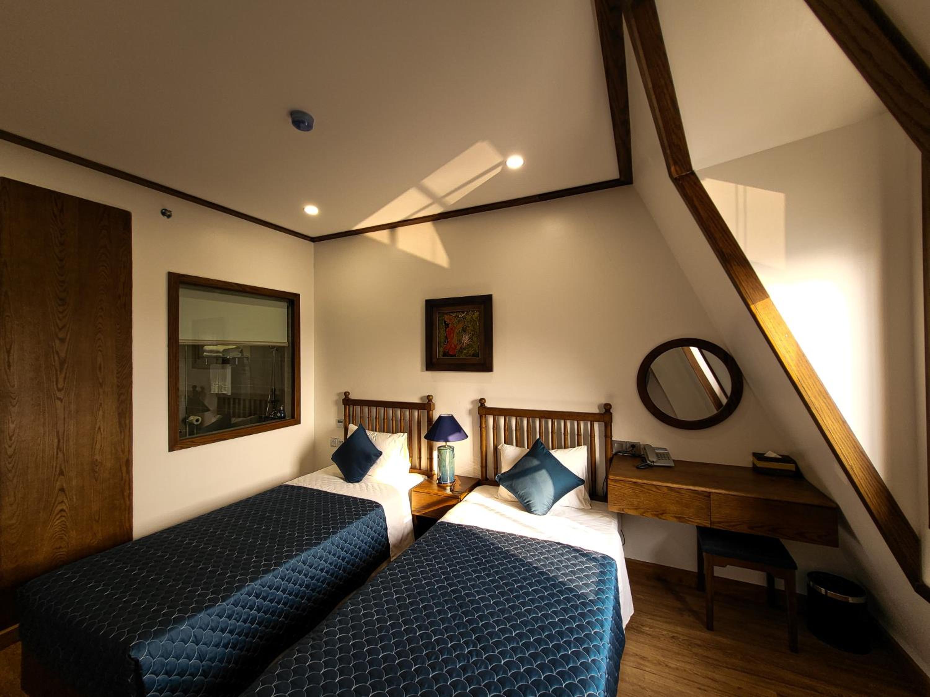 Suite with Lake View - Photo 11