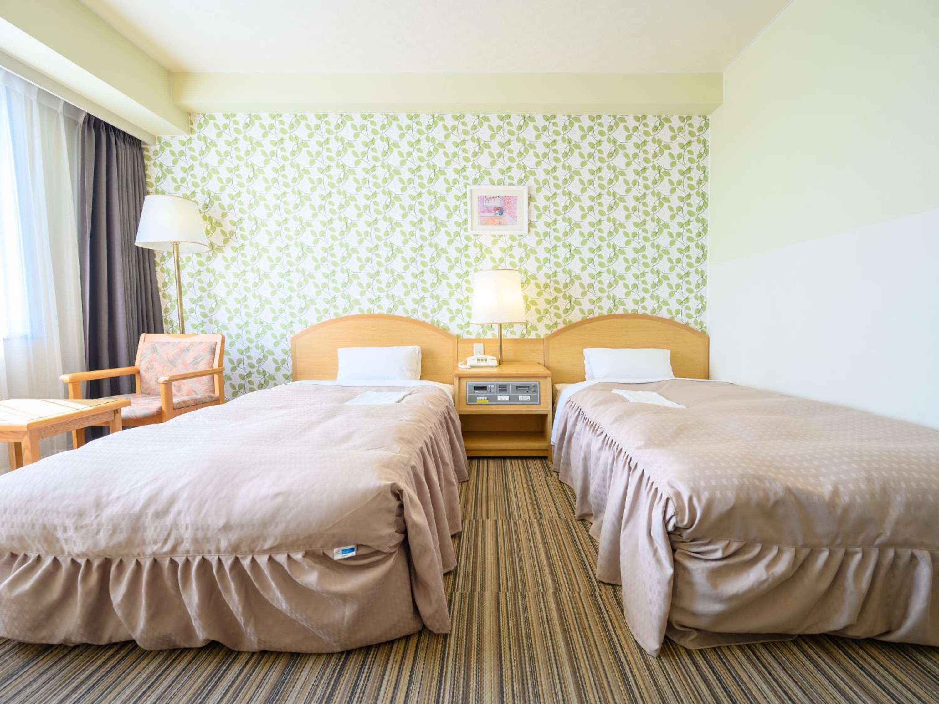 Twin Room - Non-Smoking photo 2