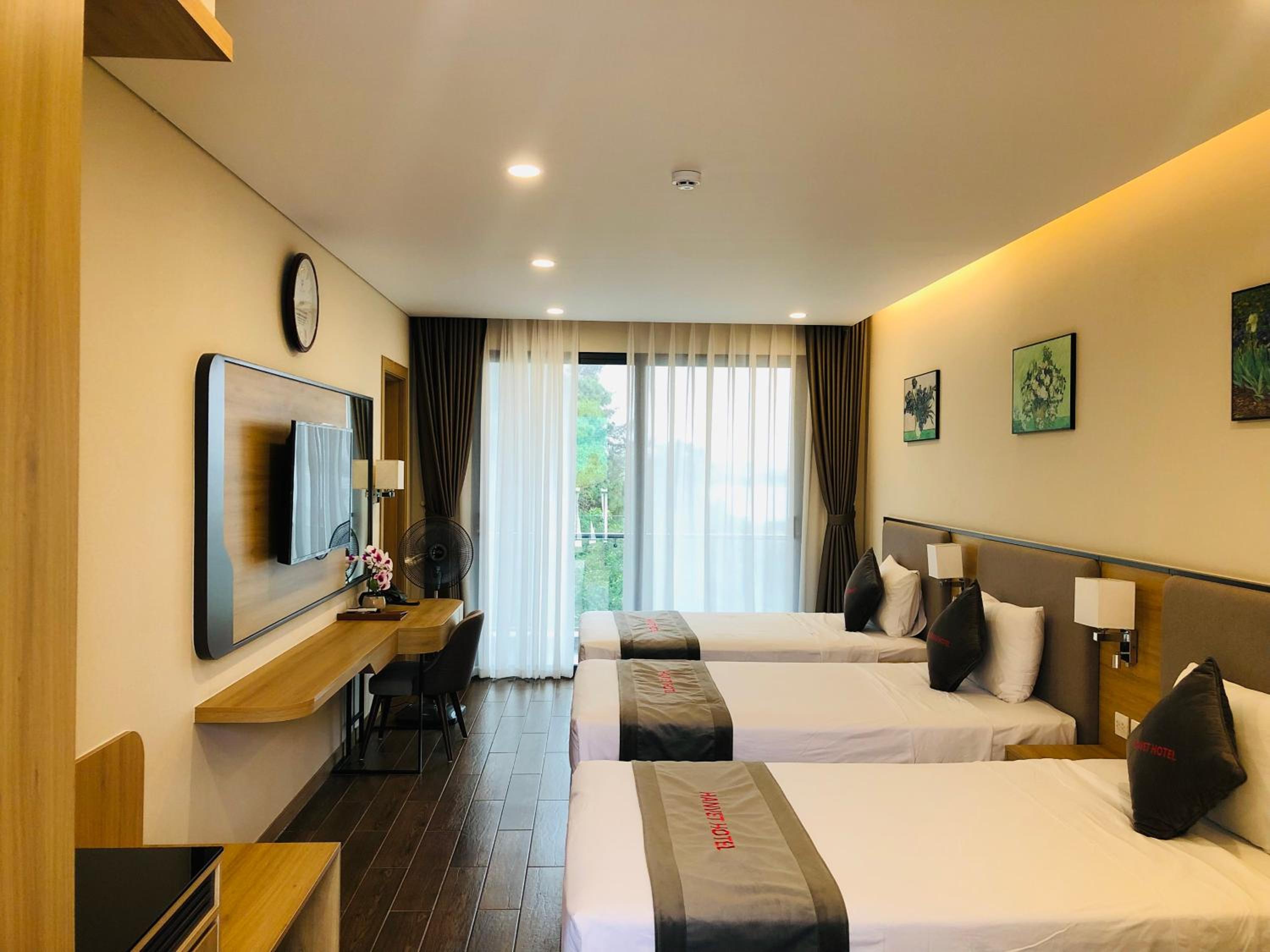 Deluxe Triple Room with Sea View photo 1