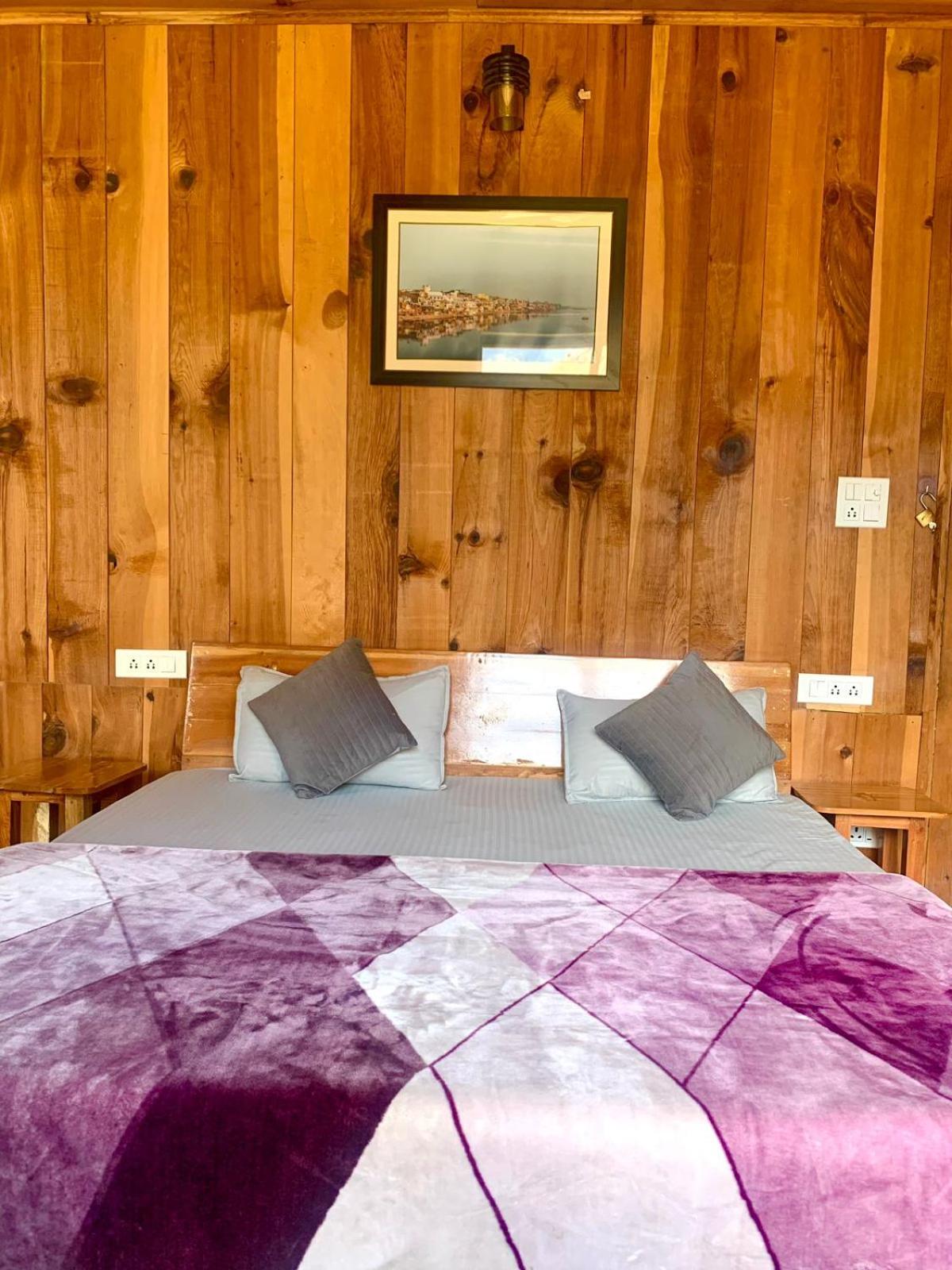 Deluxe Double Room with Balcony photo 1