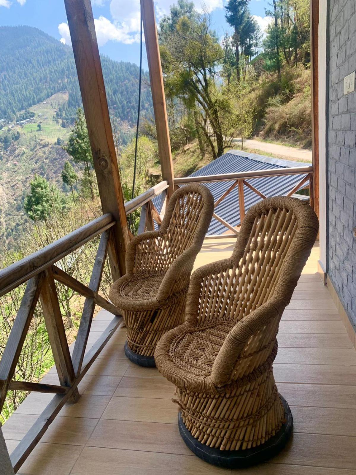 Deluxe Double Room with Balcony photo 3