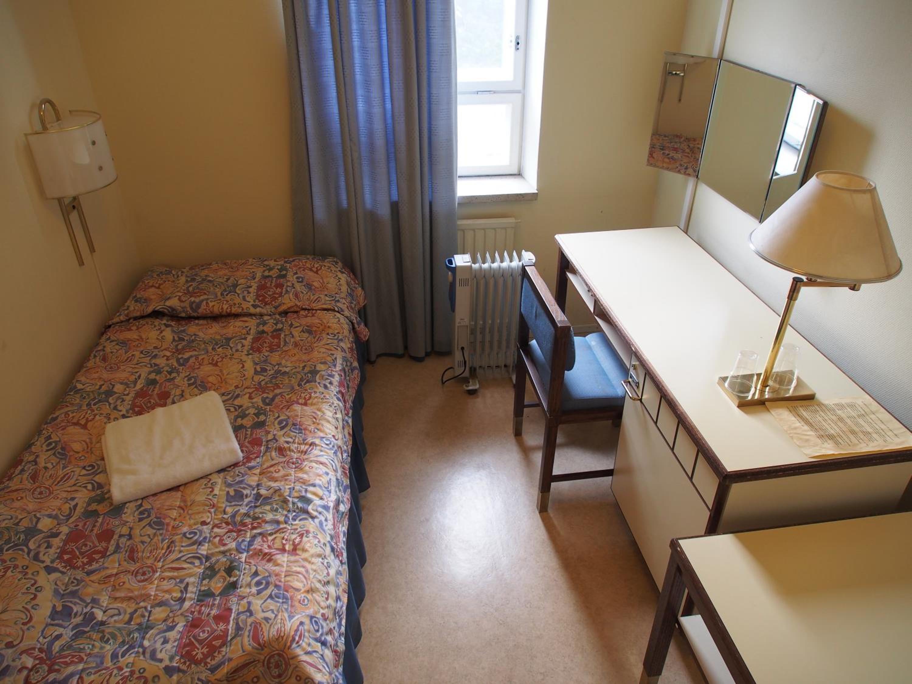 Single Room with Shared Bathroom - Annex photo 3