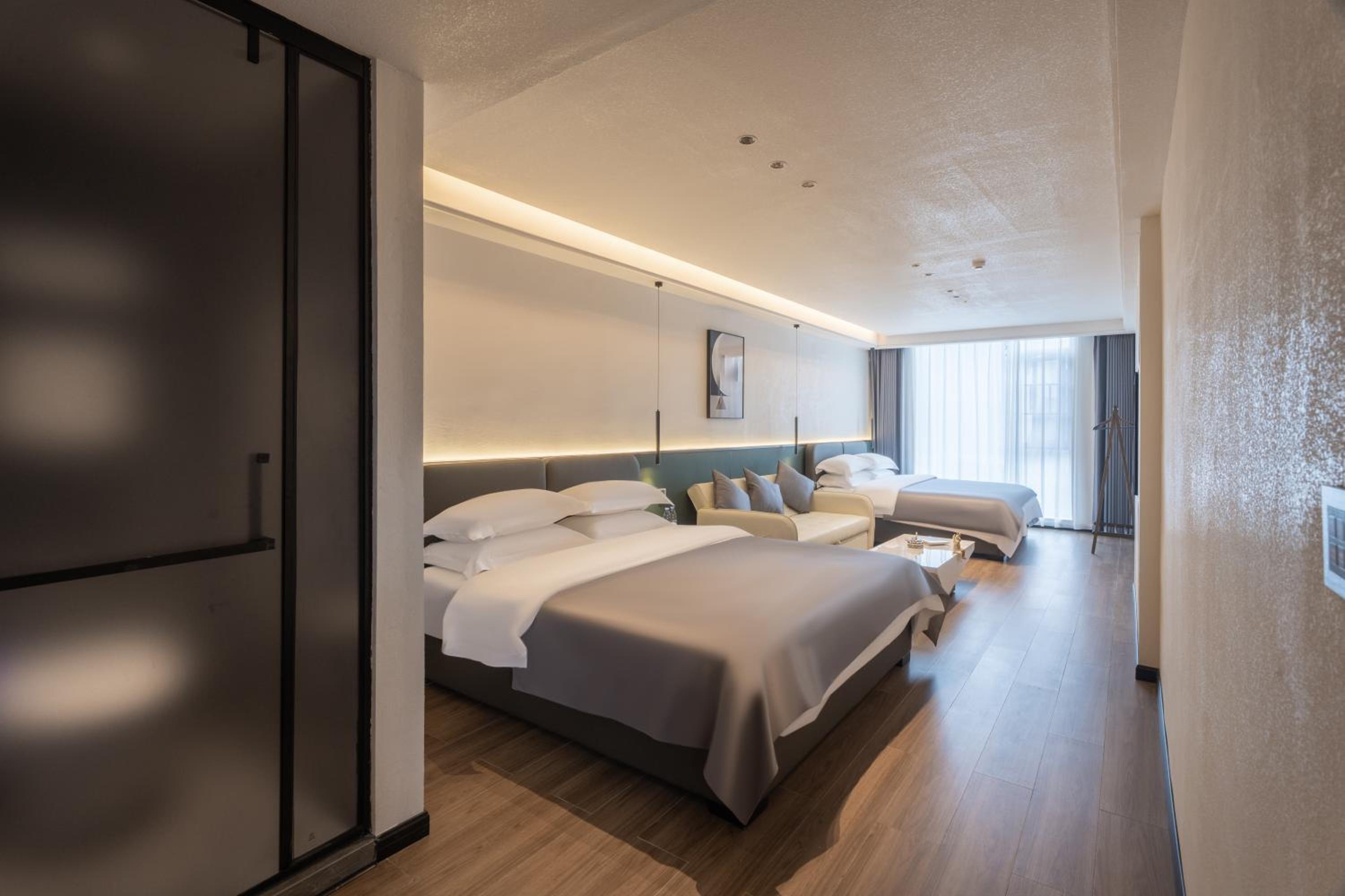 Premium King Suite
