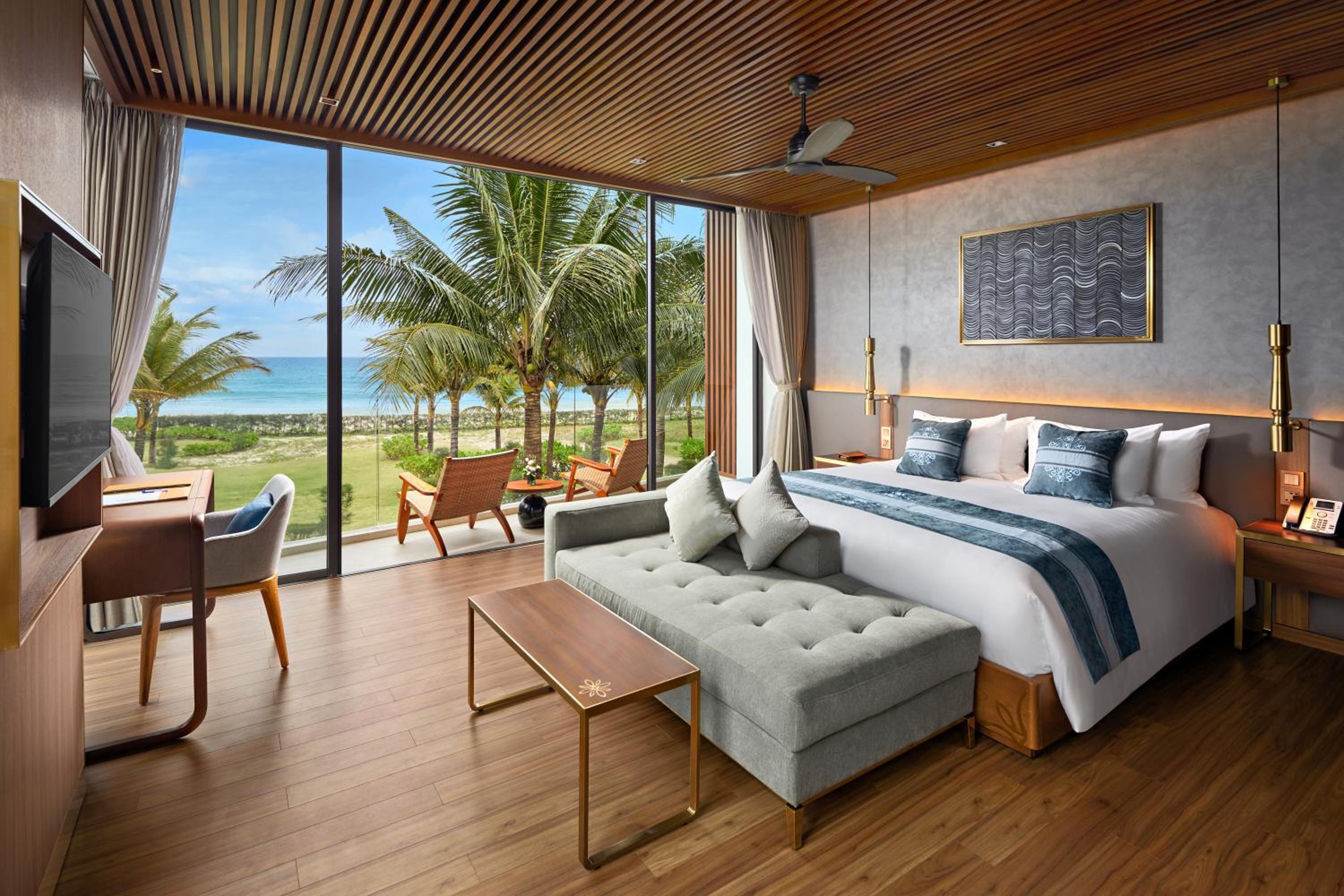 Three-Bedroom Villa with Private Pool - Beachfront - Photo 16