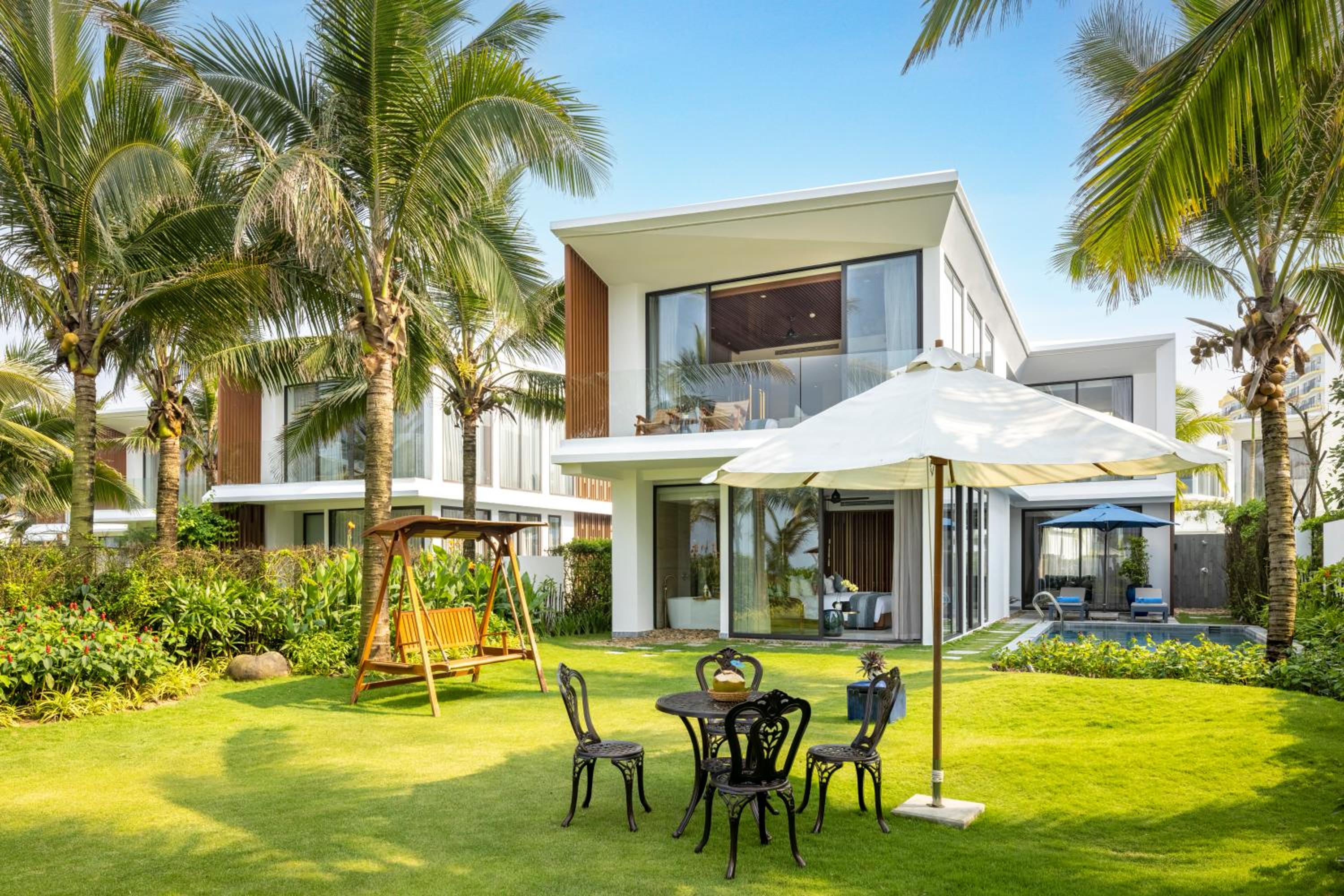 Three-Bedroom Villa with Private Pool - Beachfront - Photo 8