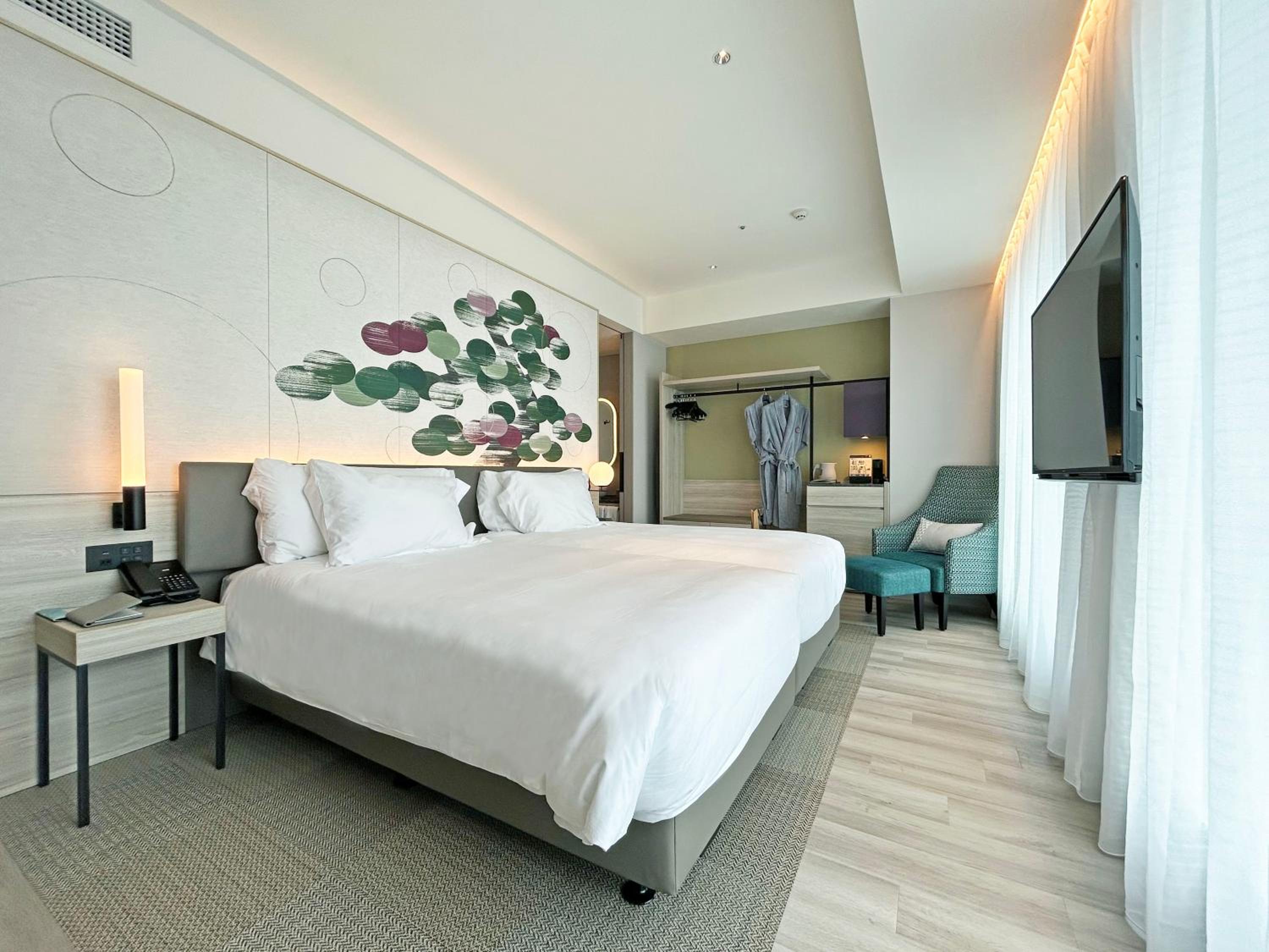 Deluxe Twin Room - Standard Floor - Photo 1