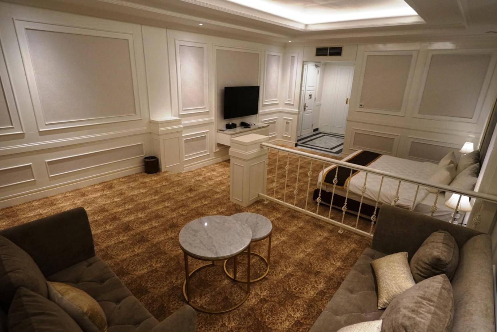 Royal Suite - Photo 5