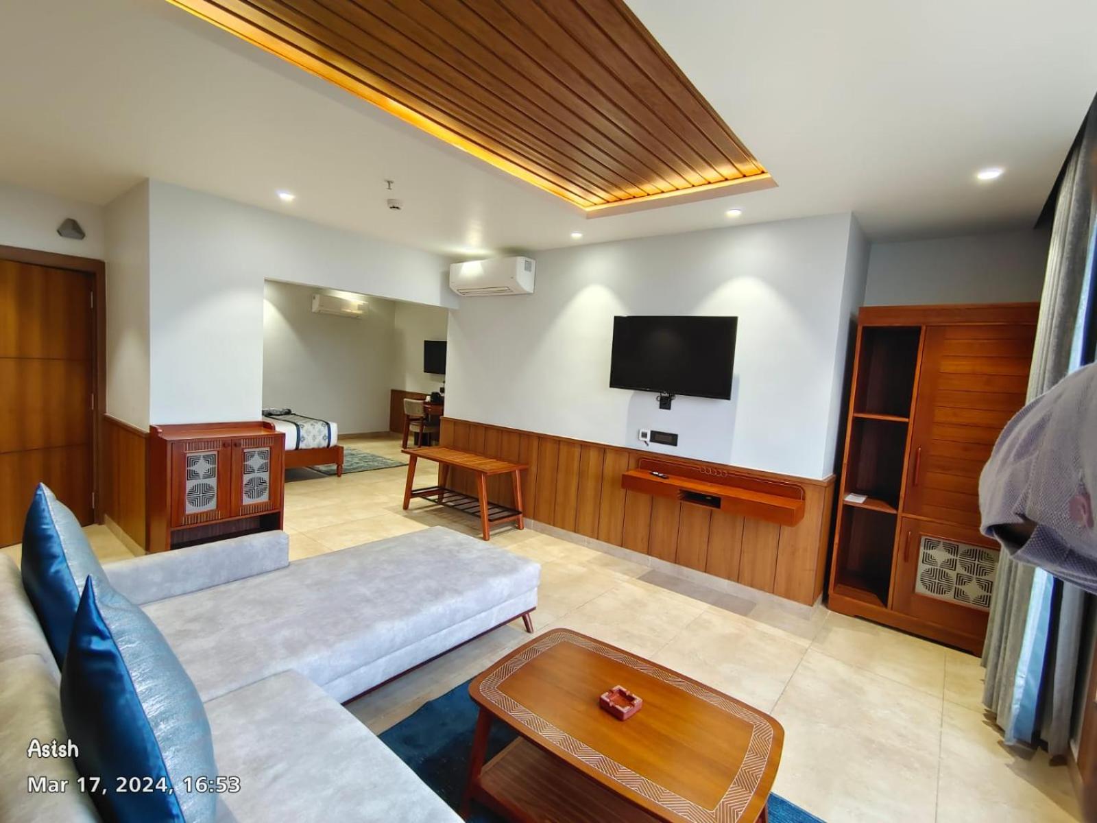 Suite - Photo 3