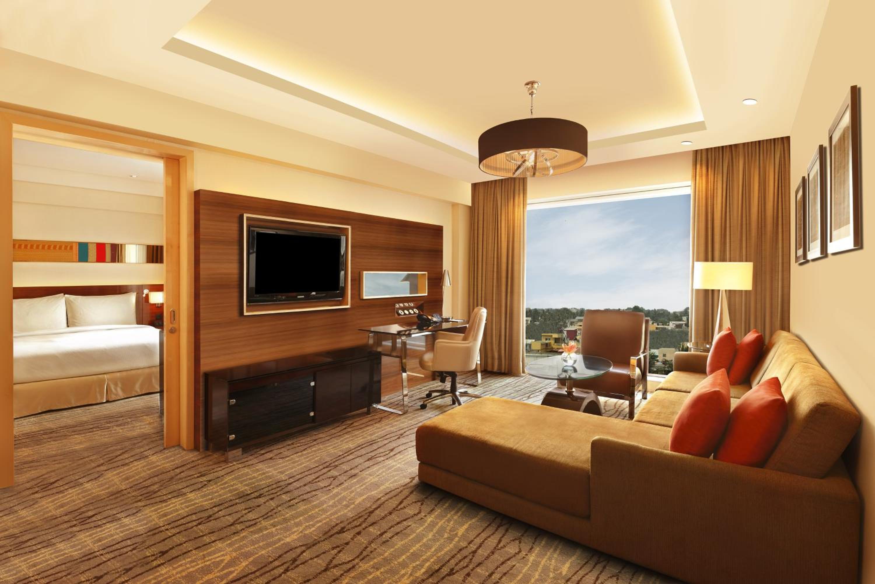 Deluxe King Suite - Lounge Access - Photo 4
