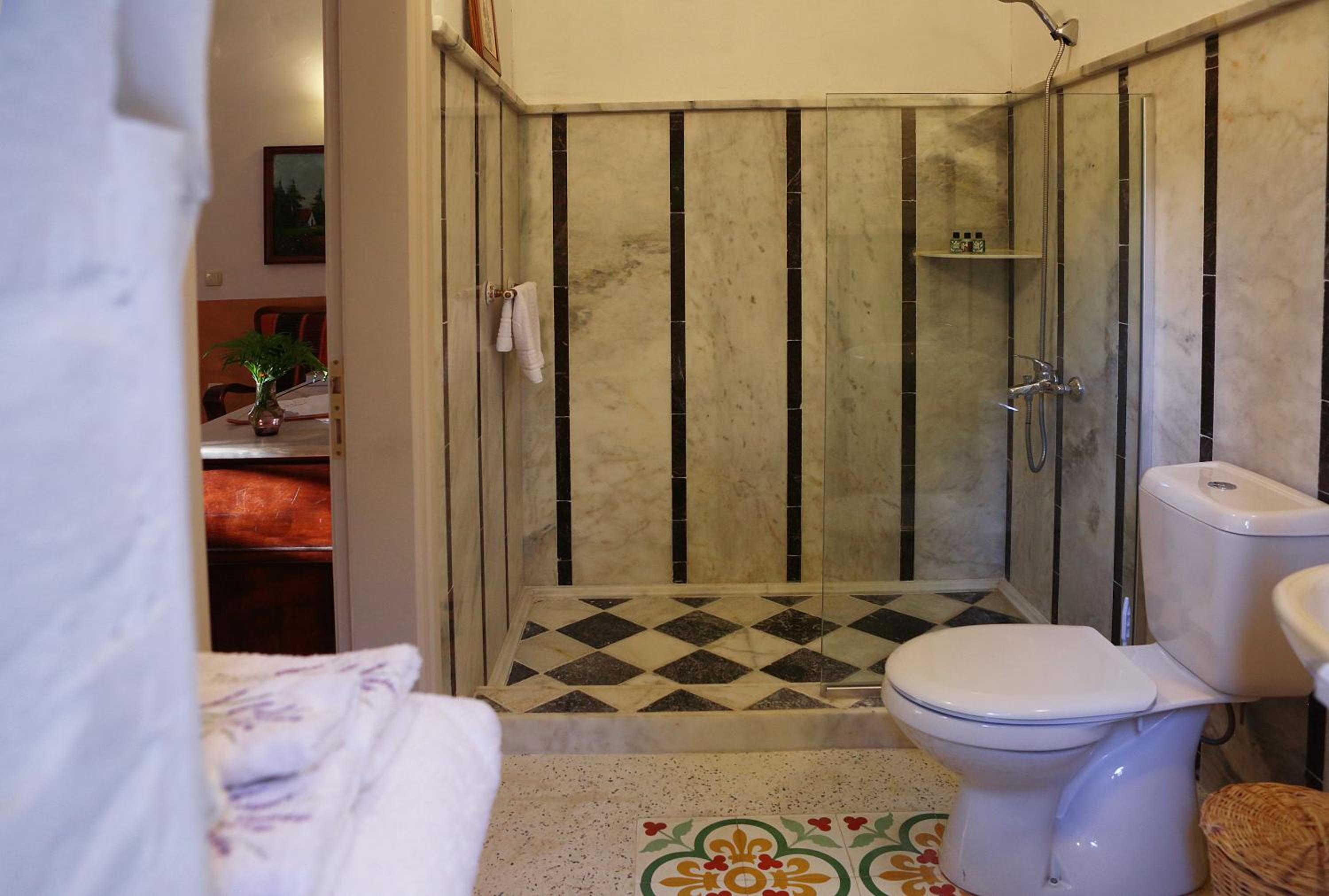 Standard Double Room - Photo 6