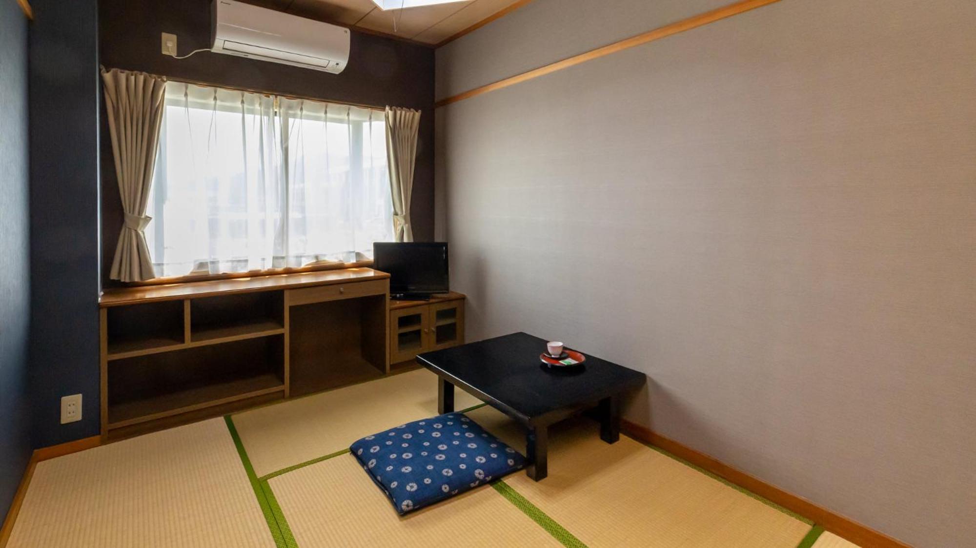 Twin Room with Shared Bathroom photo 3