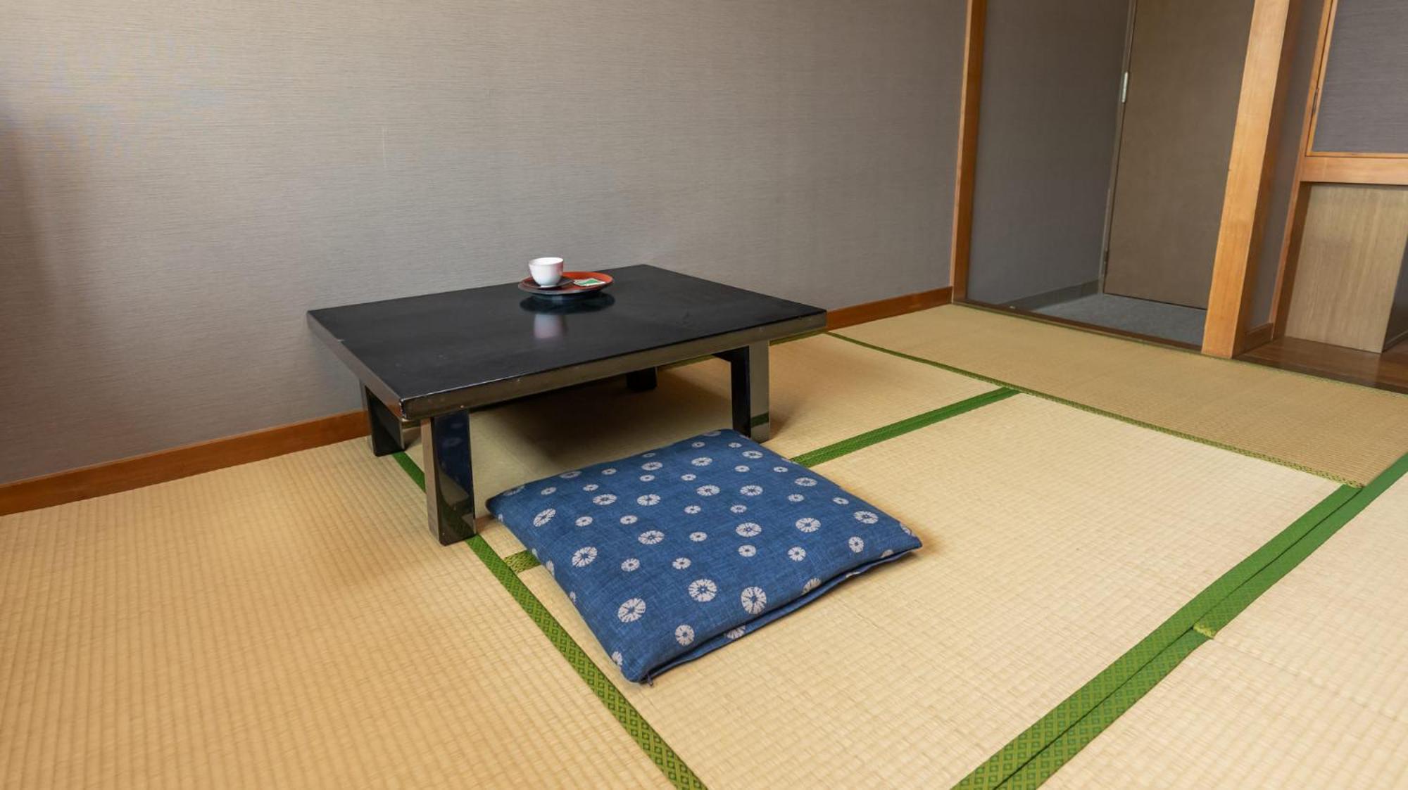Single Room with Shared Shower and Toilet photo 3