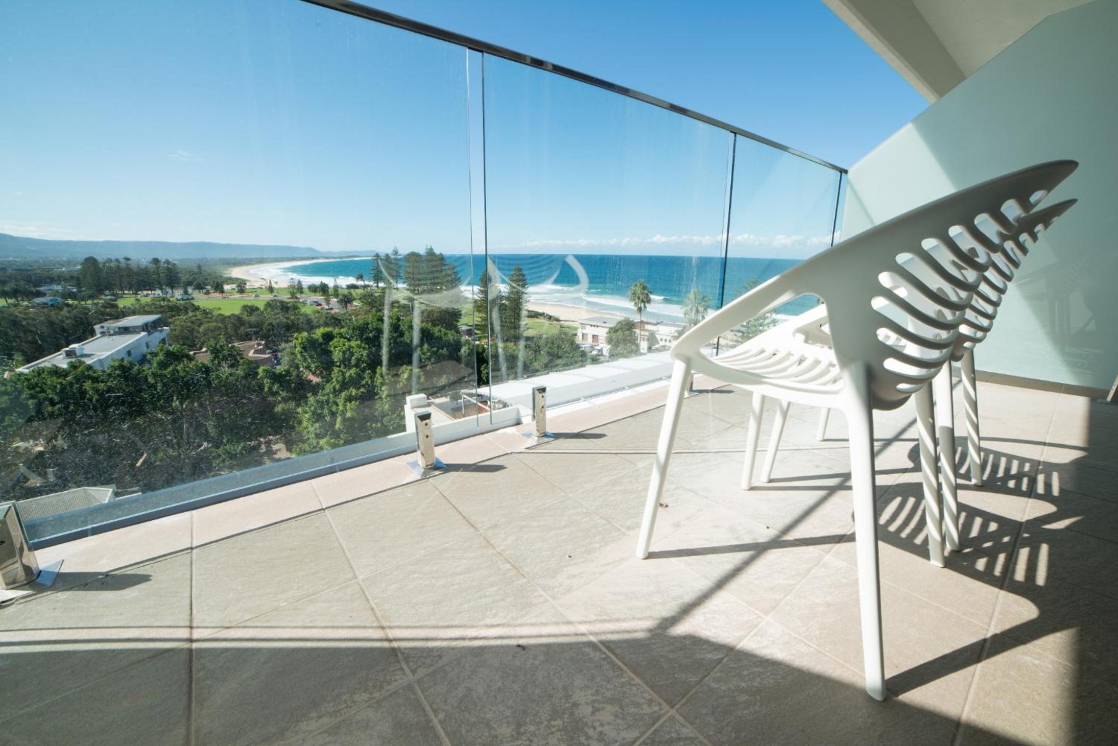 Queen Room with Two Queen Beds and Ocean View photo 3
