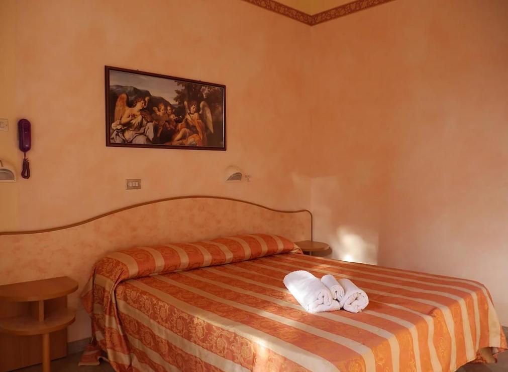 Economy Double Room photo 2