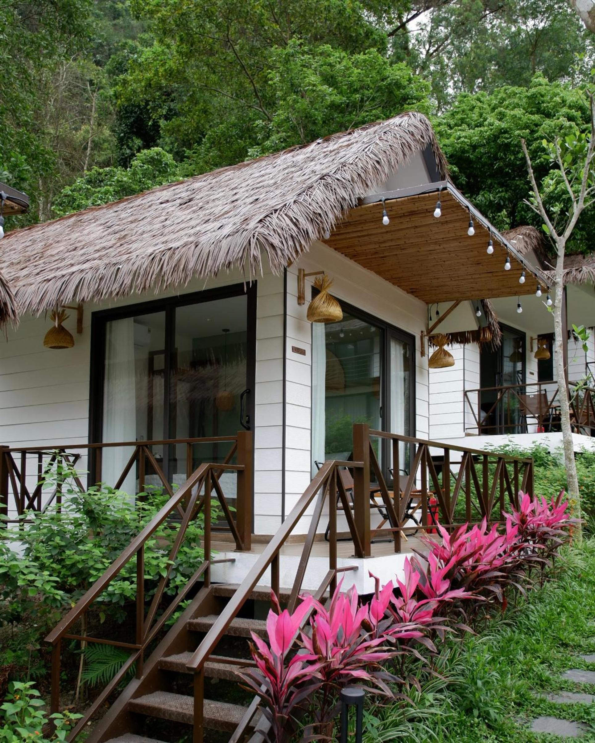 Bungalow With Garden View photo 3