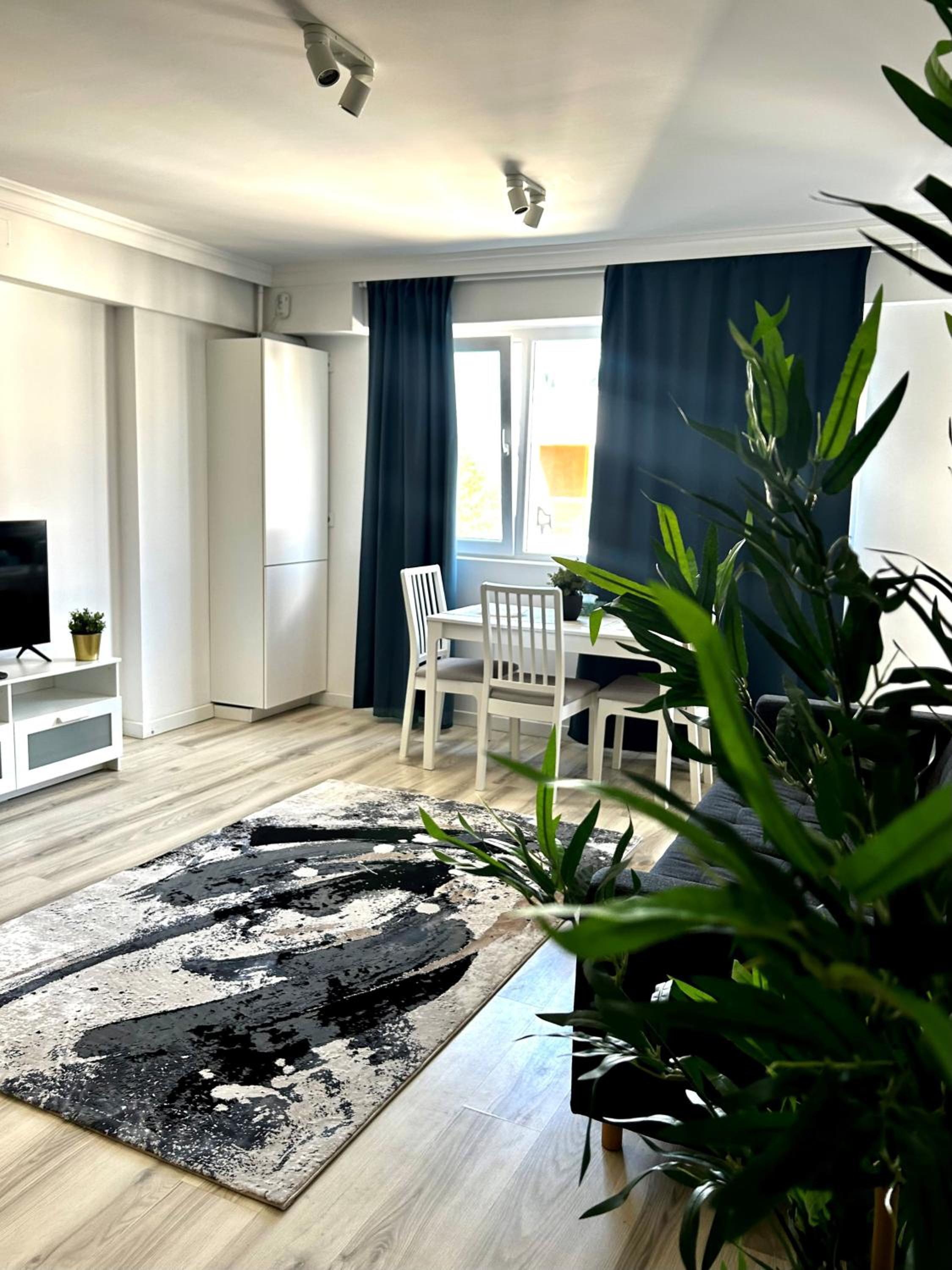 One-Bedroom Apartment photo 1