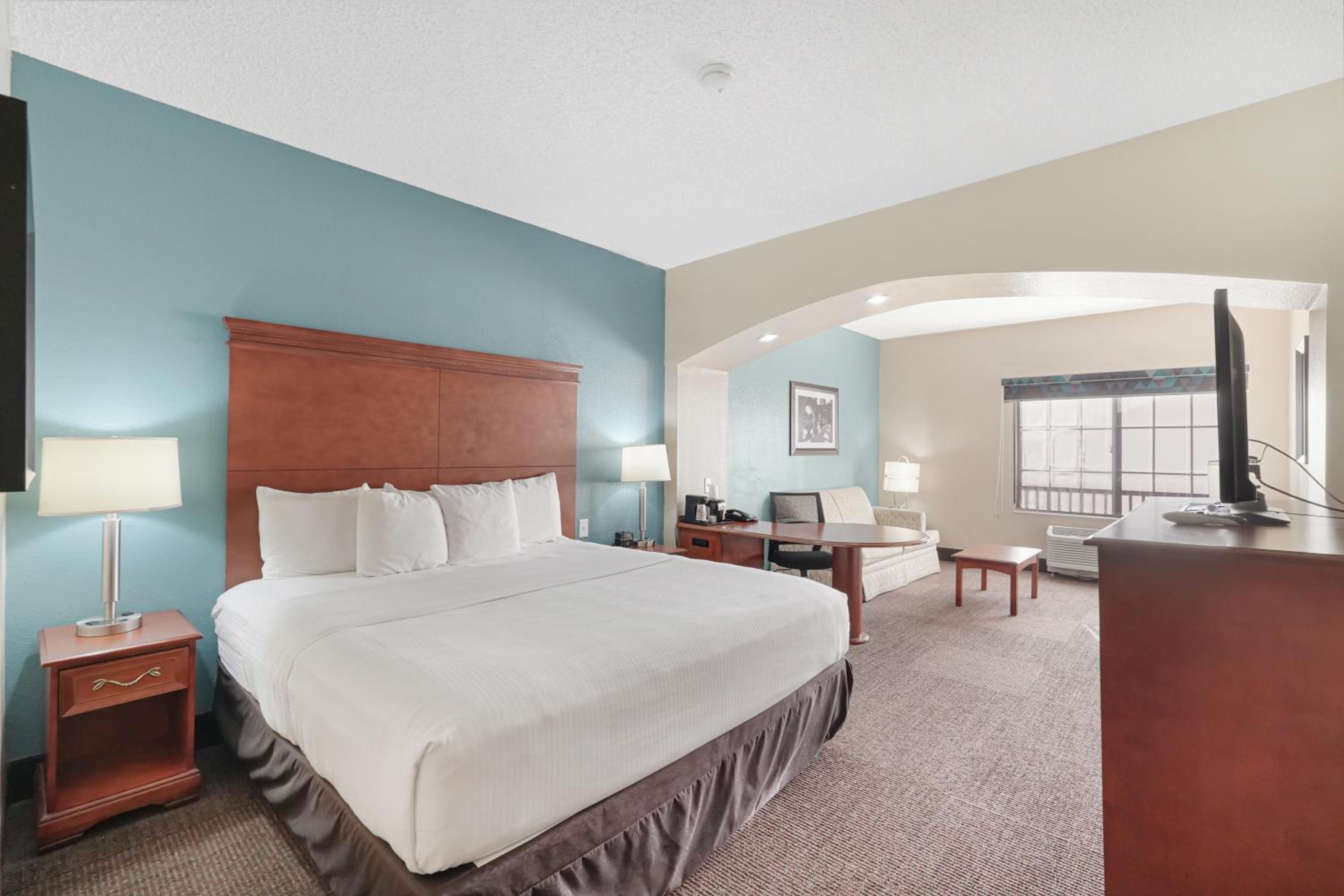 Deluxe King Room - Mobility Access/Tub w/Grab Bars/Non-Smoking