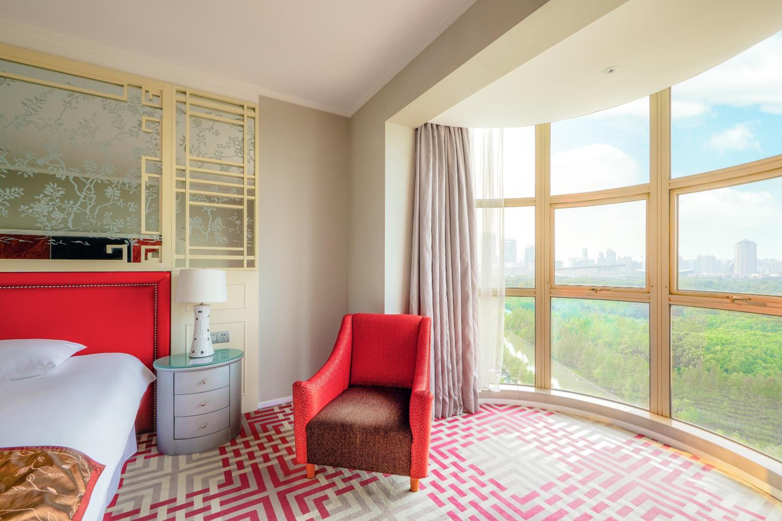 Deluxe Park View King Room - Photo 7