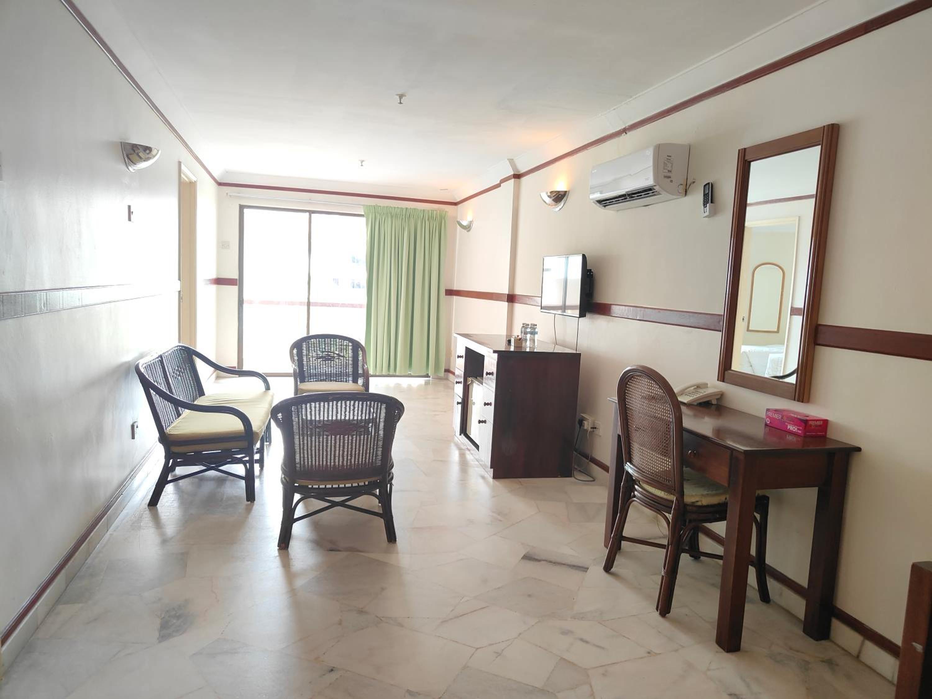 Deluxe Quadruple Room - Photo 4