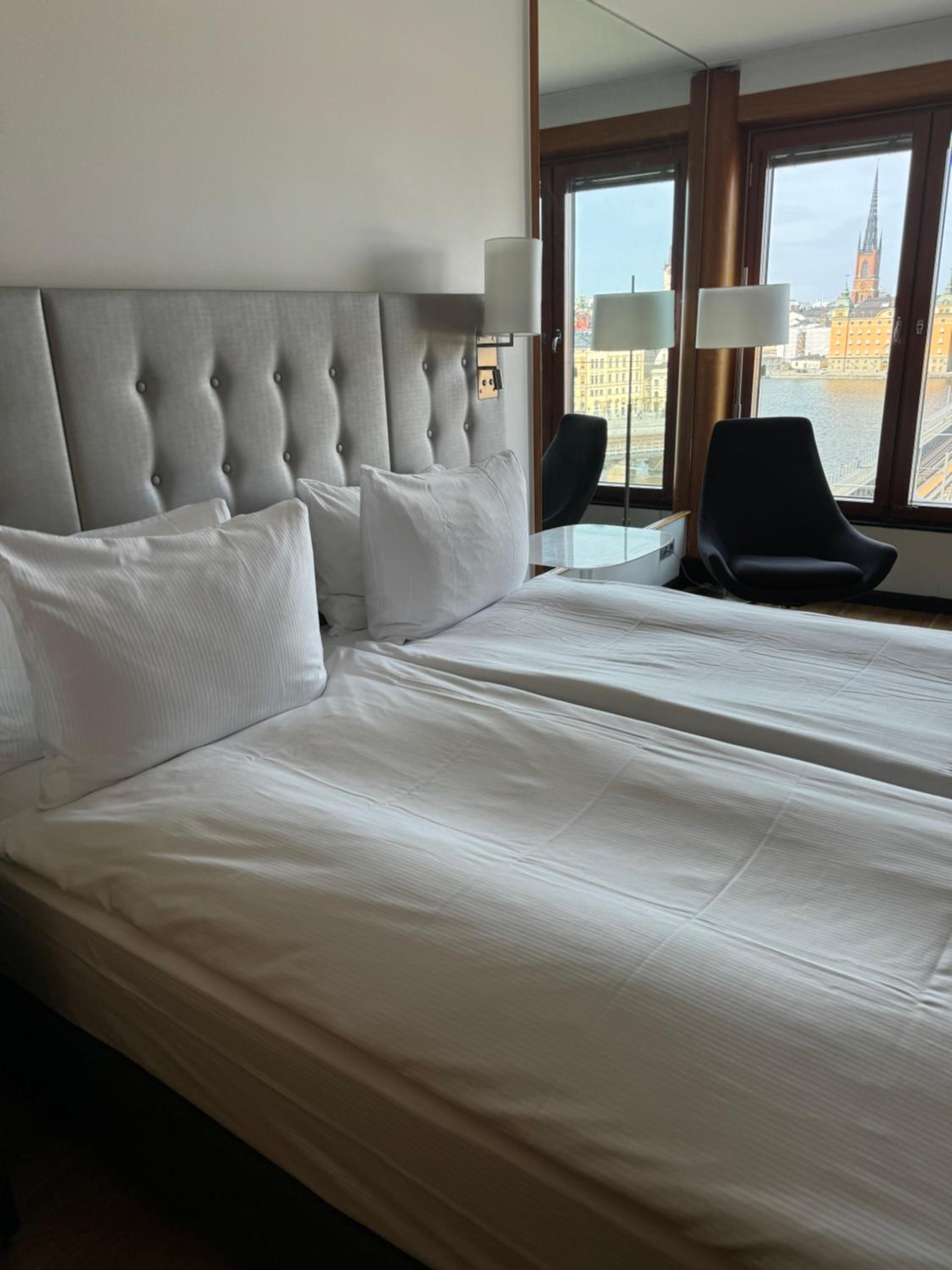 Deluxe King Room with View - Photo 3