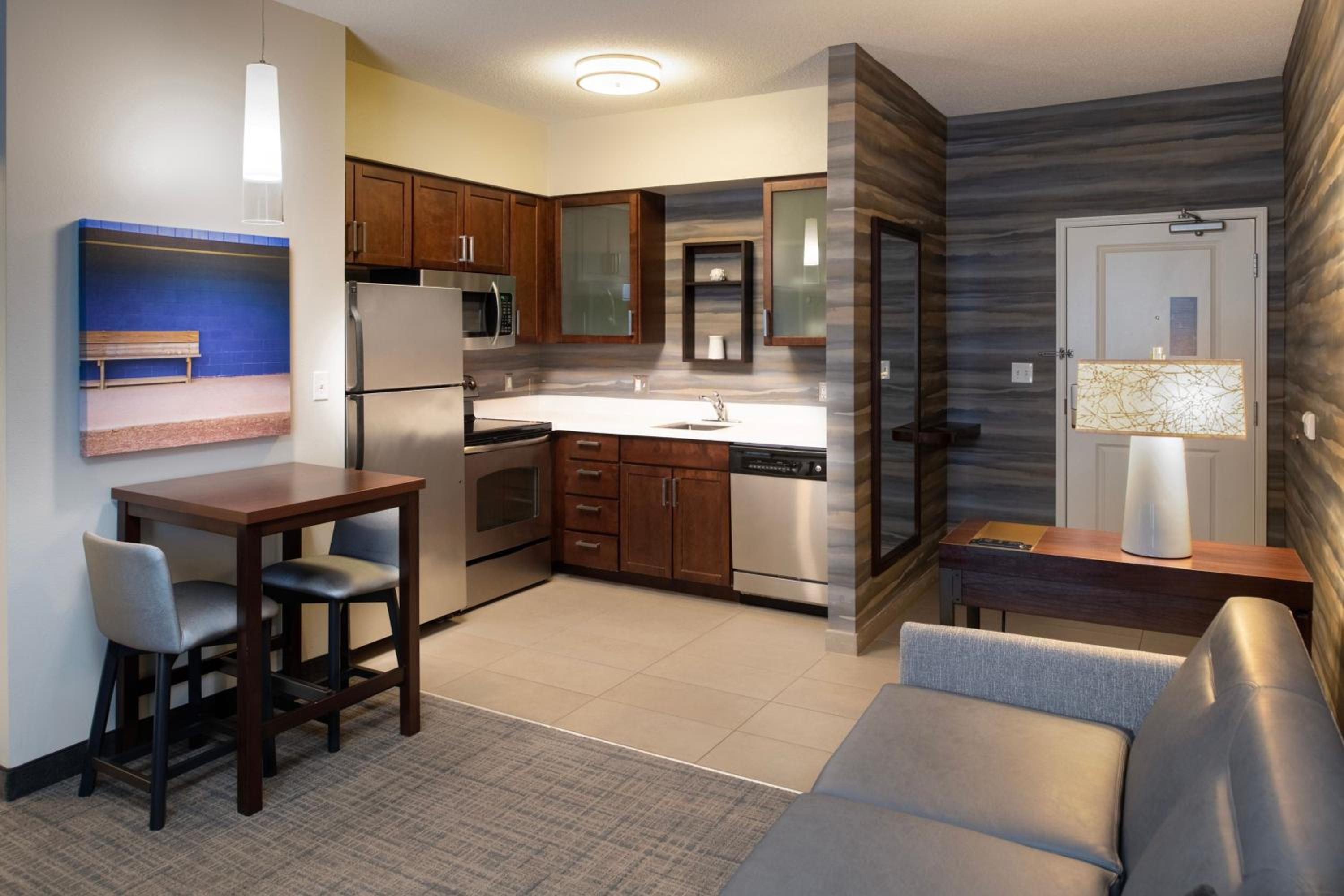 One-Bedroom King Suite with Sofa Bed and Adapted Tub - Mobility and Hearing Accessible photo 2