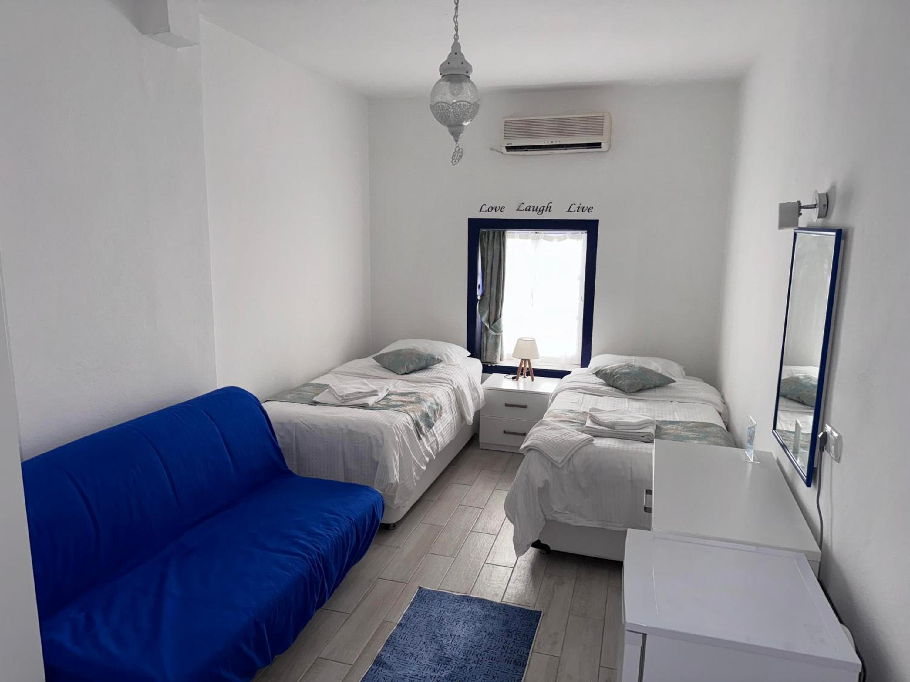 Economy Quadruple Room photo 1