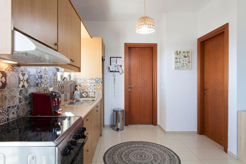 One-Bedroom Apartment with Balcony and Sea View photo 3
