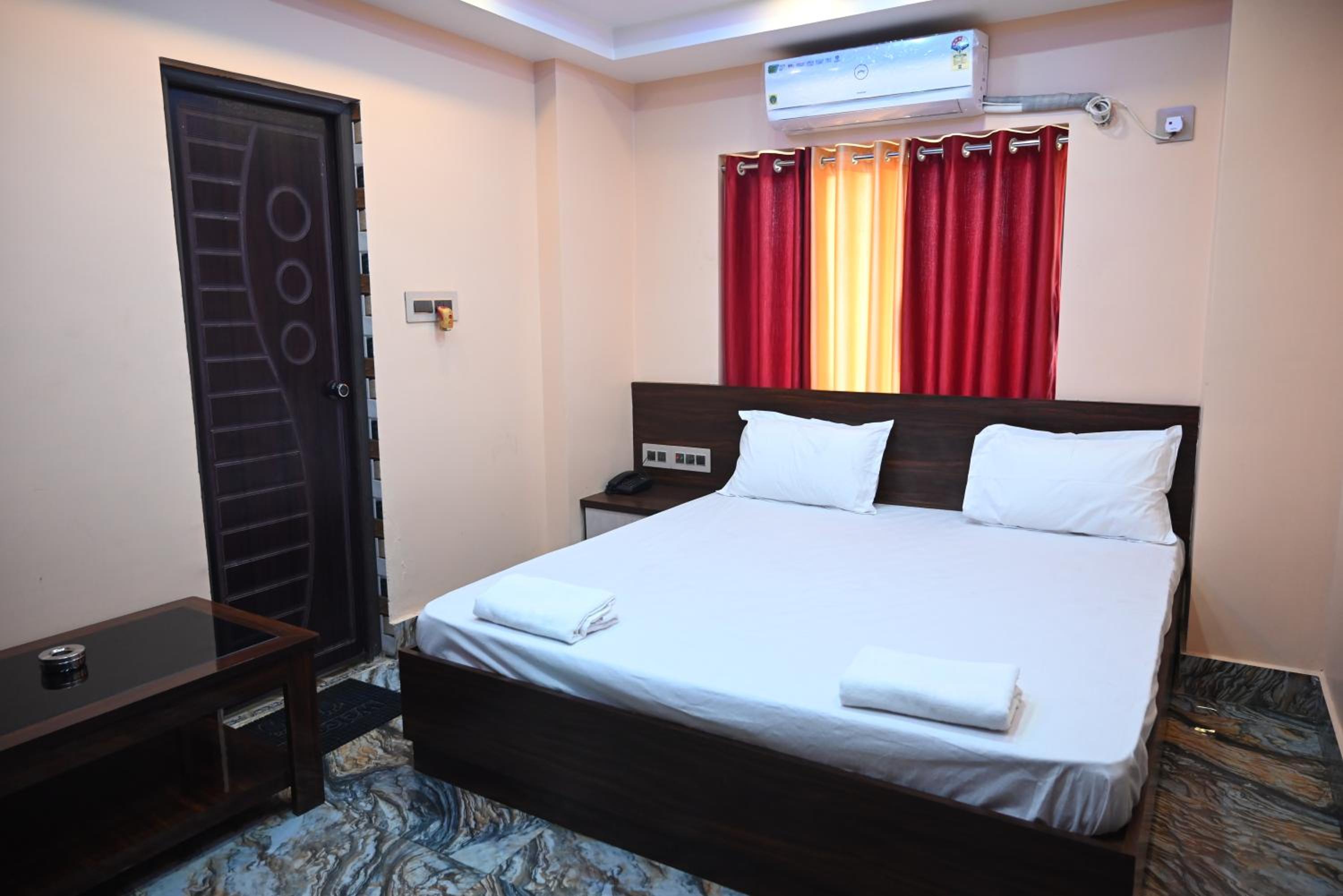 Standard Double Room - Photo 8
