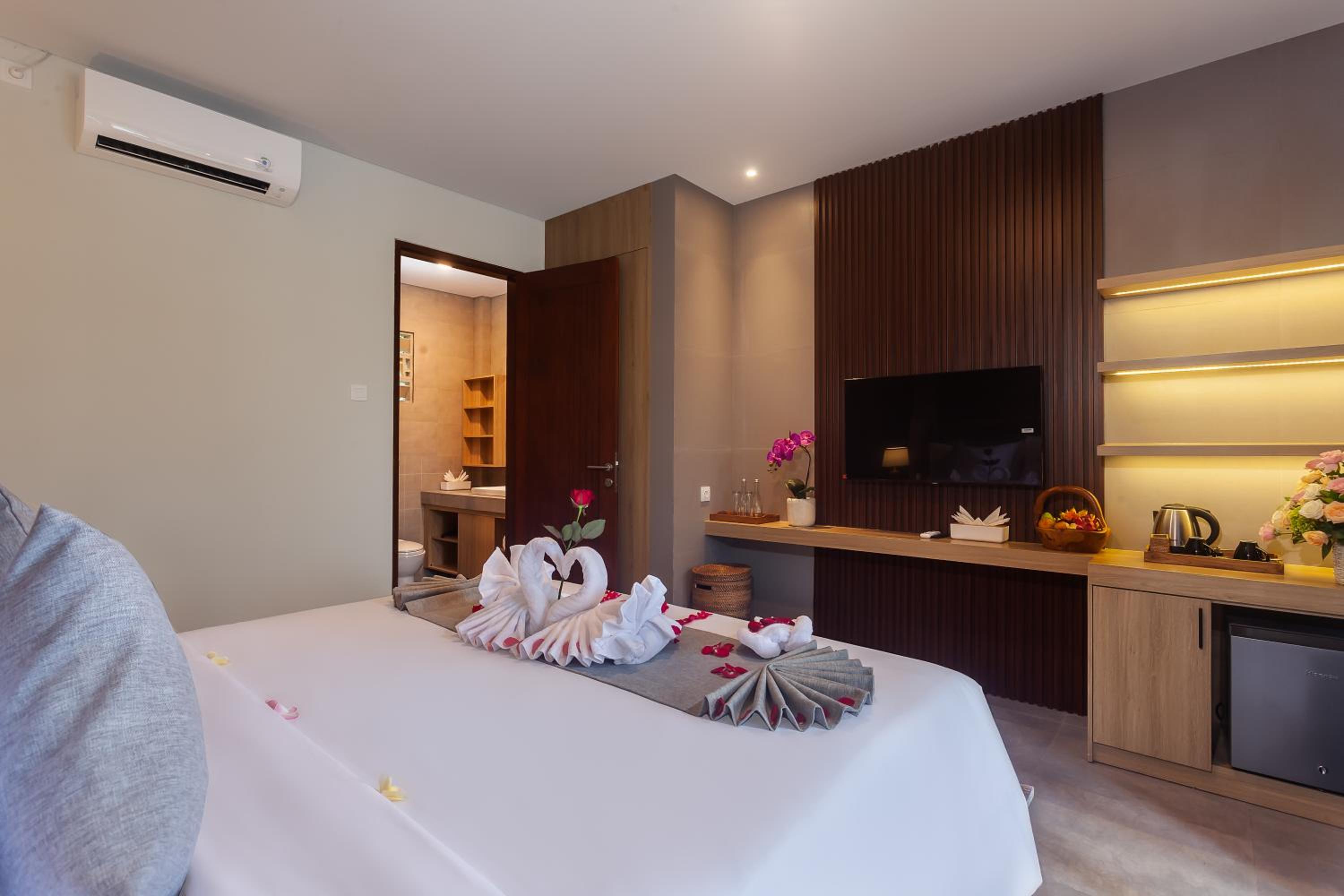 Deluxe King Suite