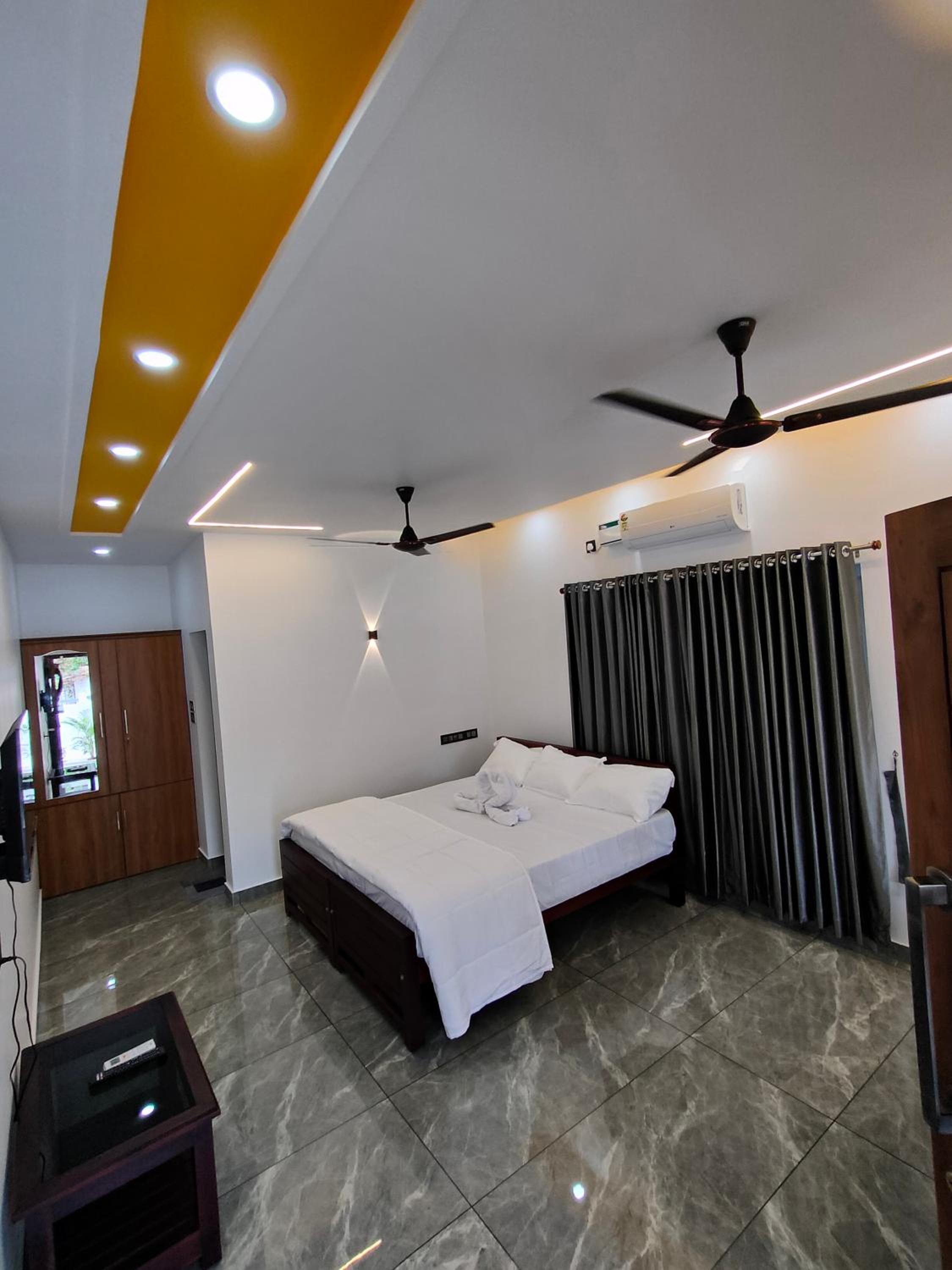 Deluxe King Room photo 1