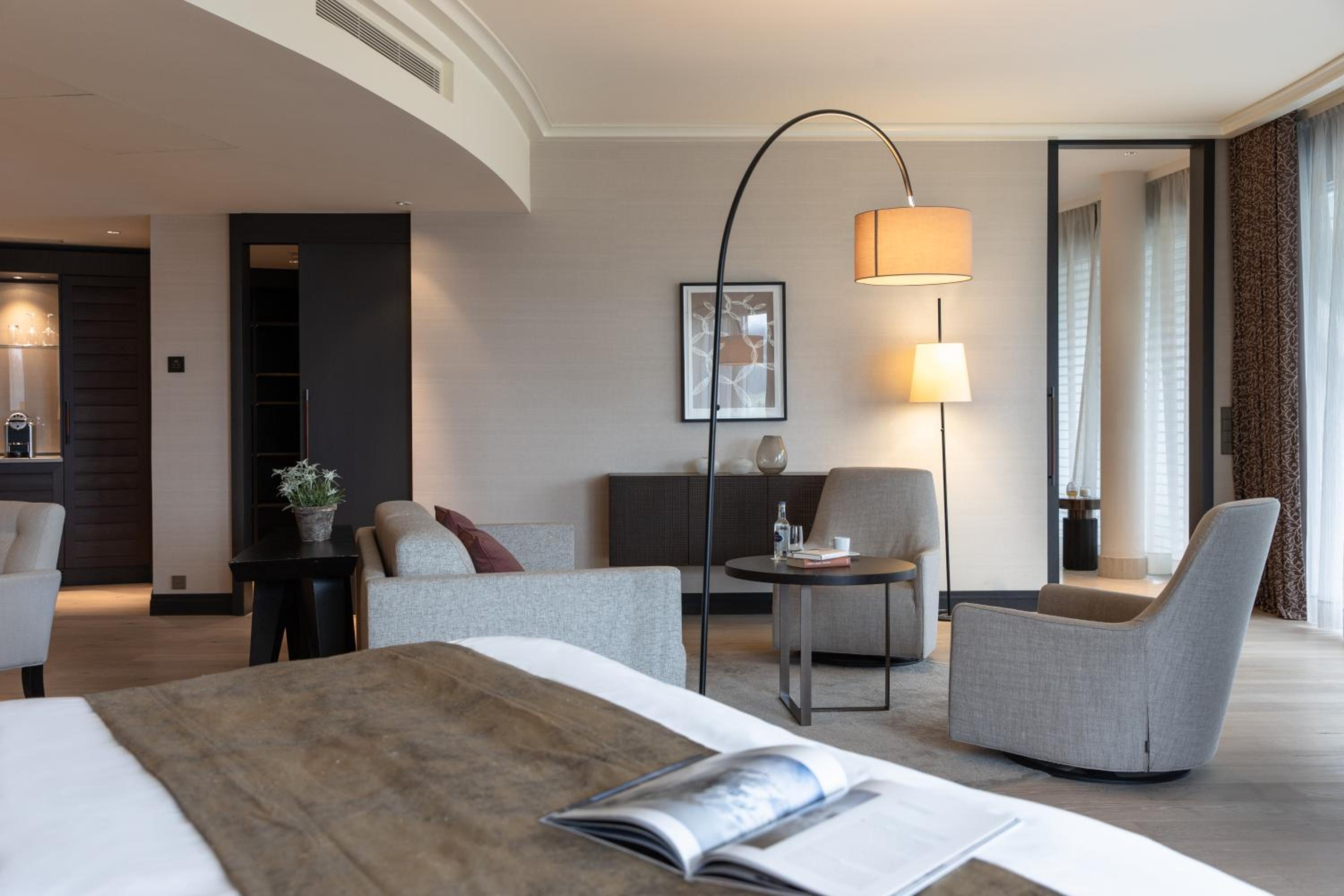 Executive Suite thumbnail 6