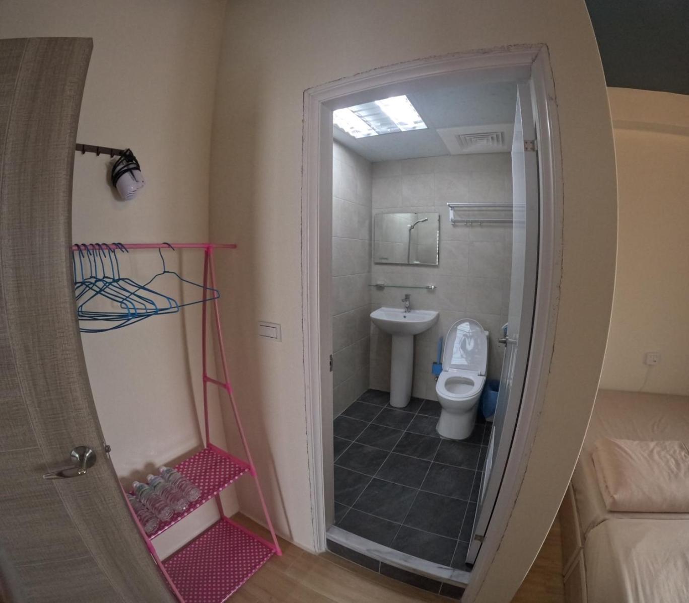Quadruple Room with Private Bathroom photo 3