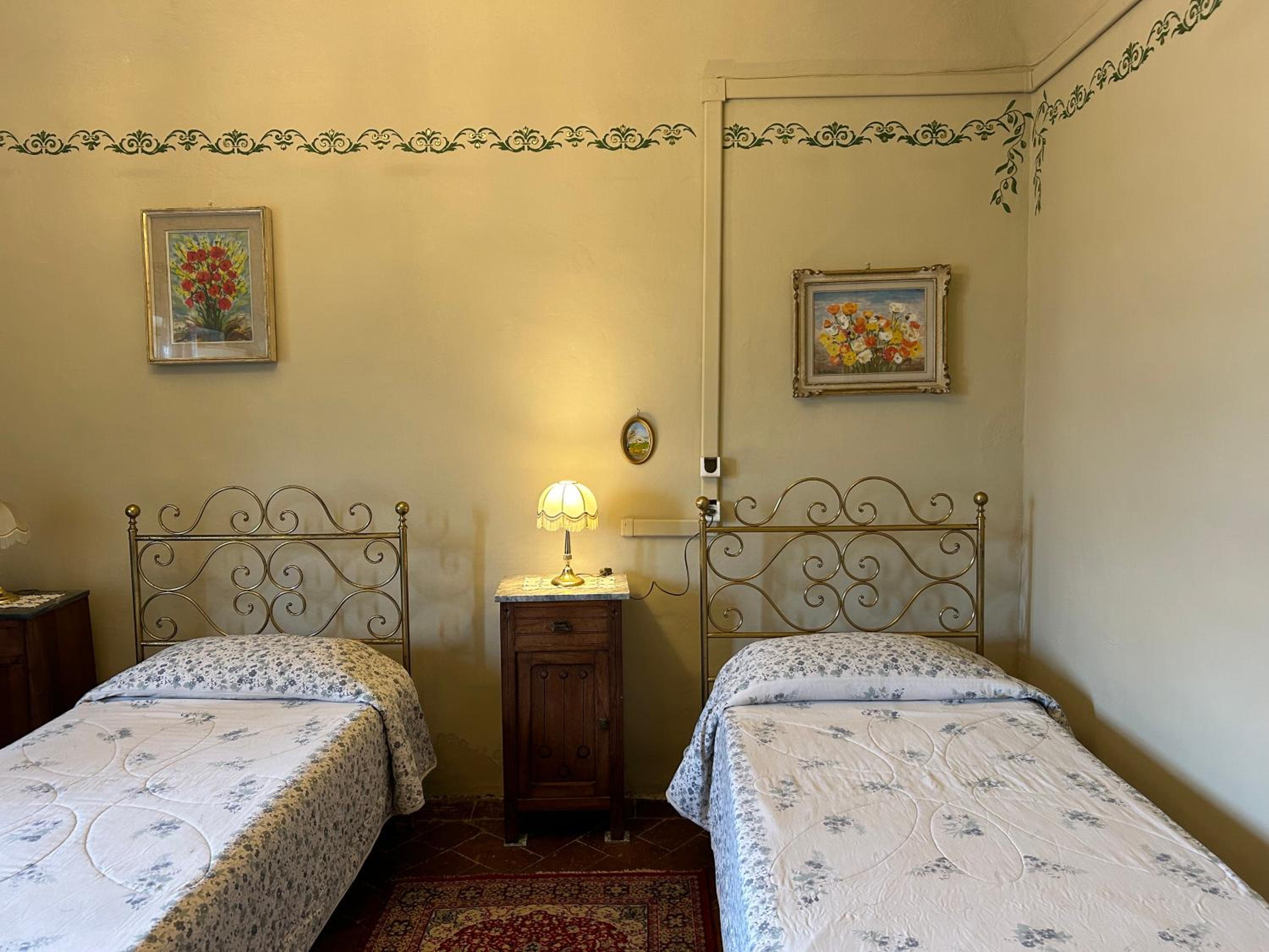 Double or Twin Room with Shared Bathroom photo 1