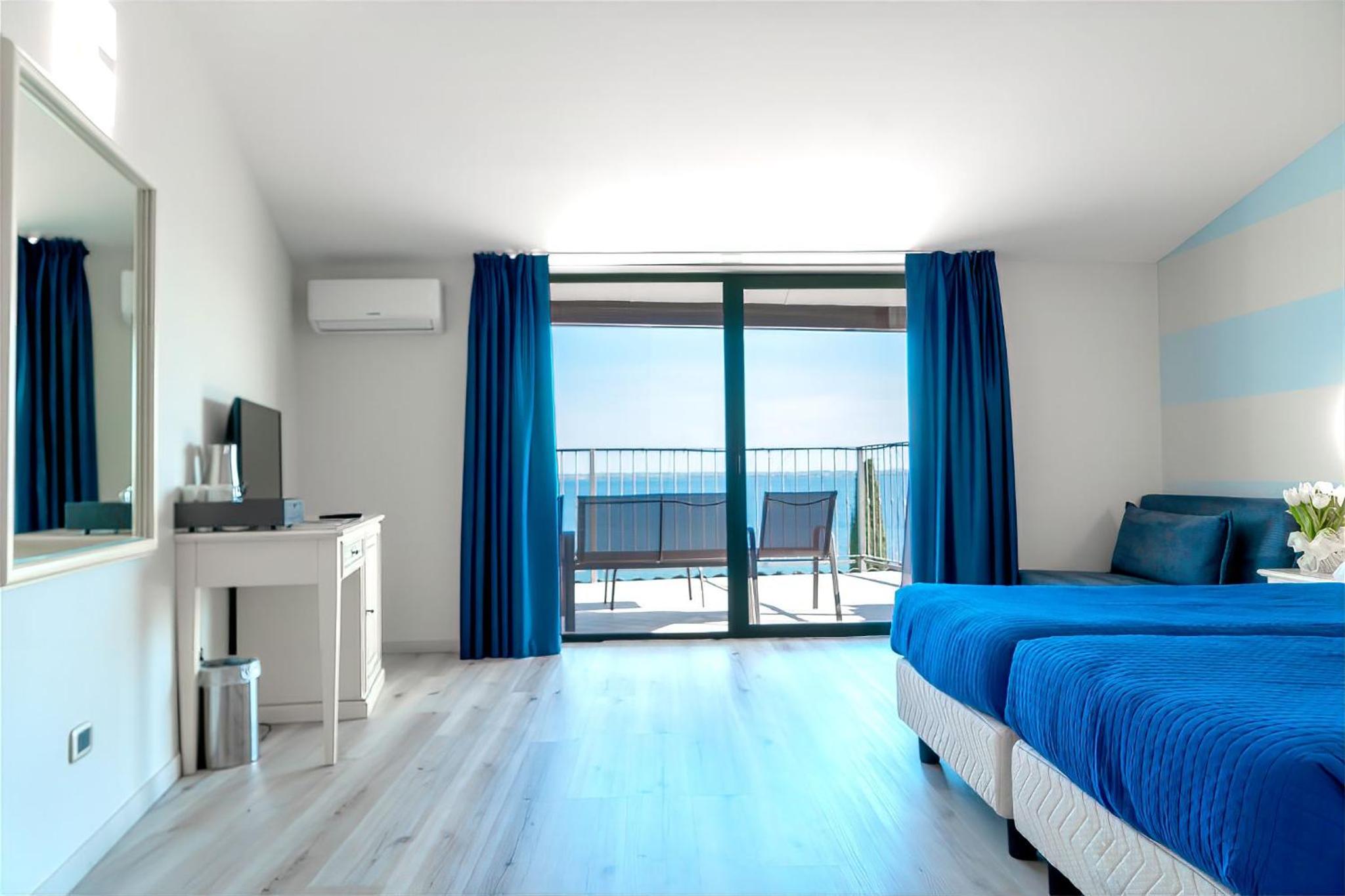 Deluxe Double or Twin Room with Lake View
