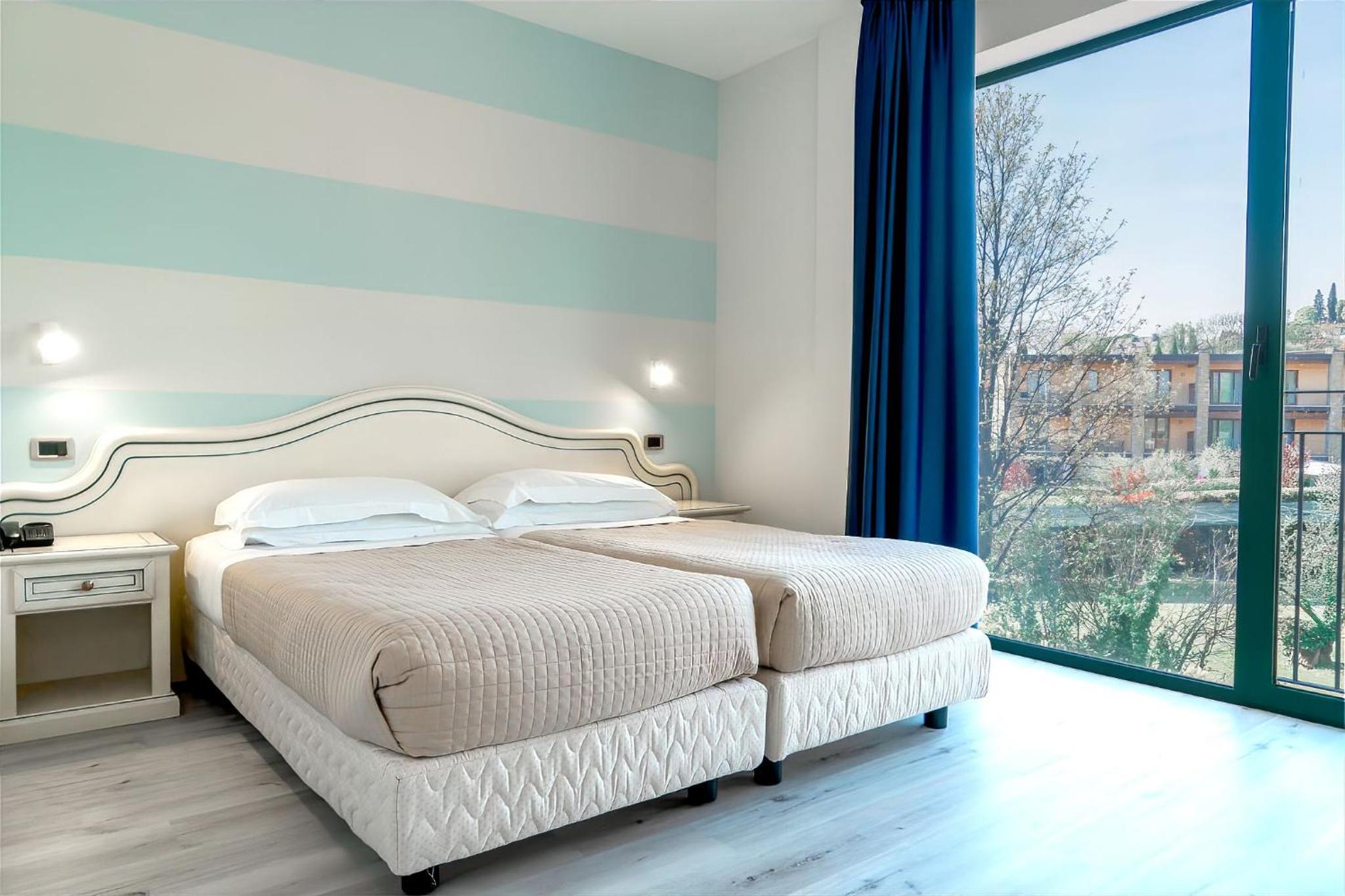 Double or Twin Room photo 3