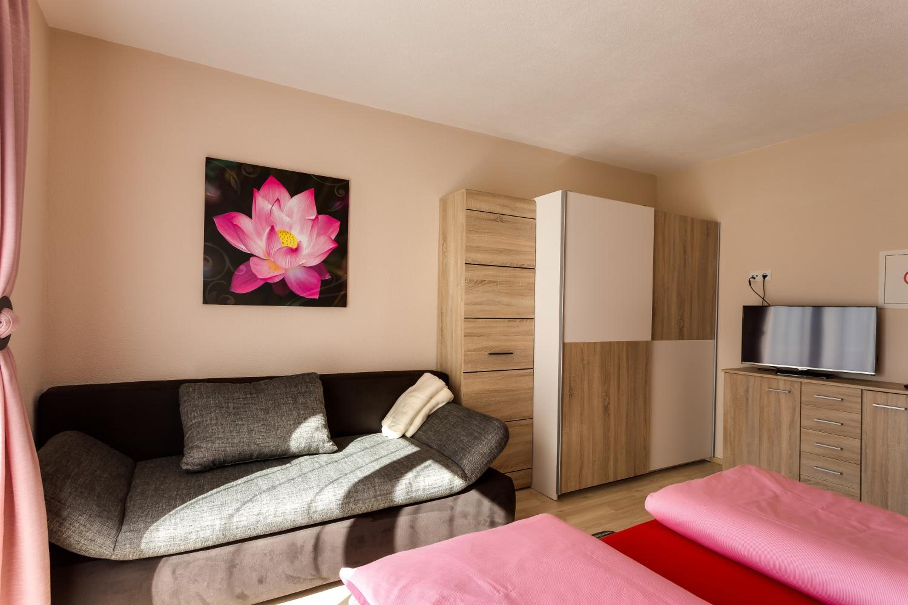 One-Bedroom Apartment with Balcony photo 3