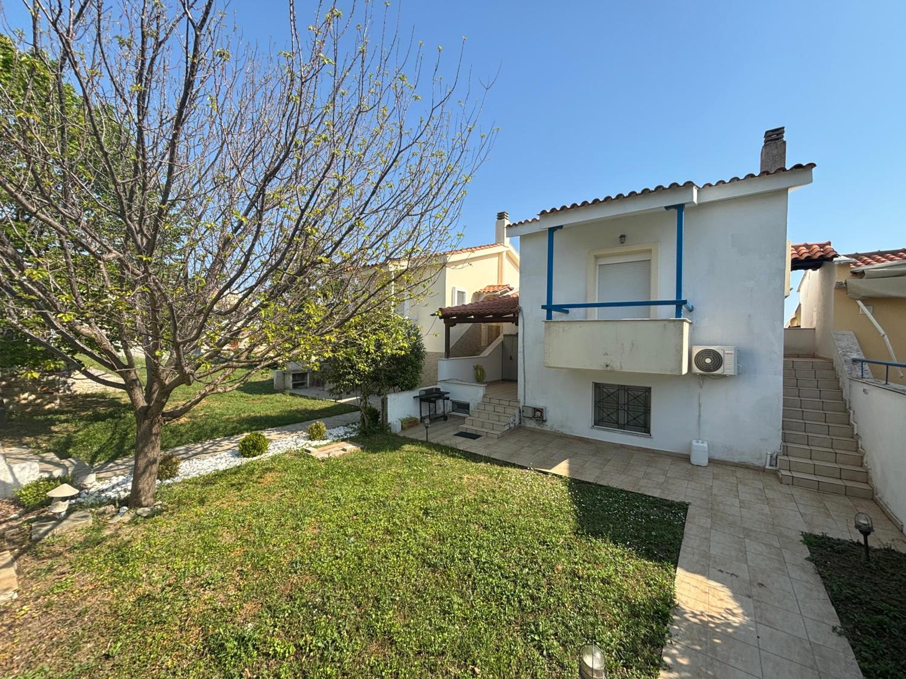 Three-Bedroom House photo 2