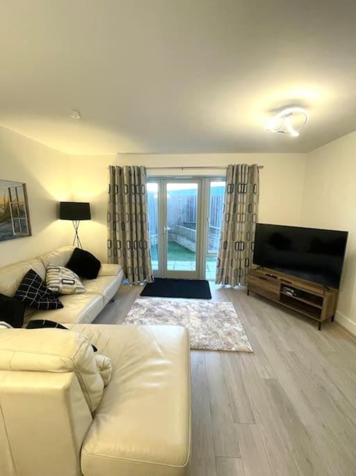 Three-Bedroom House photo 1