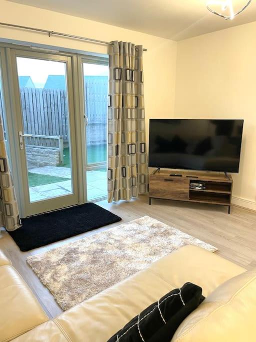 Three-Bedroom House photo 2