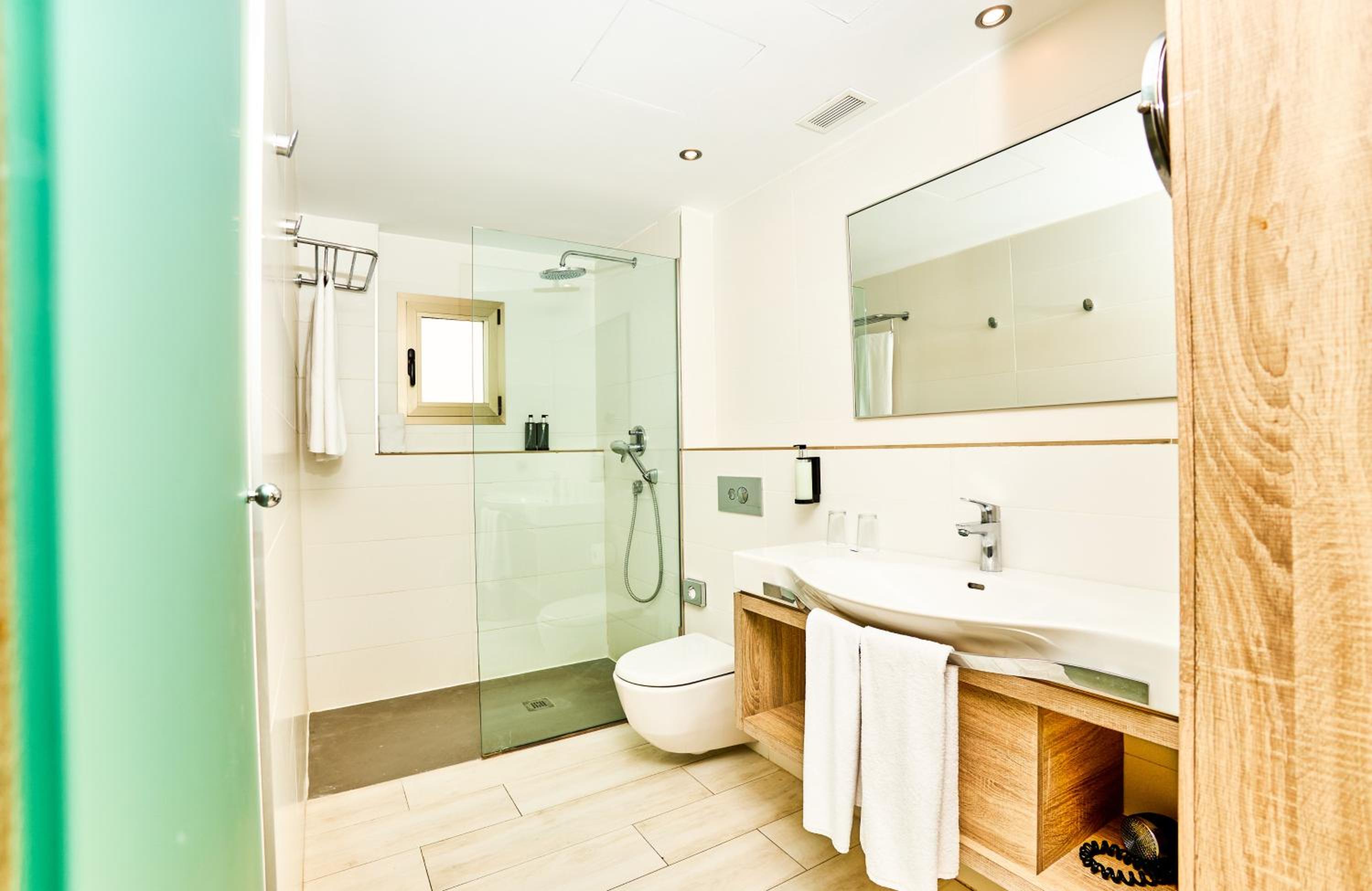 One-Bedroom Apartment - Annex Building thumbnail 5