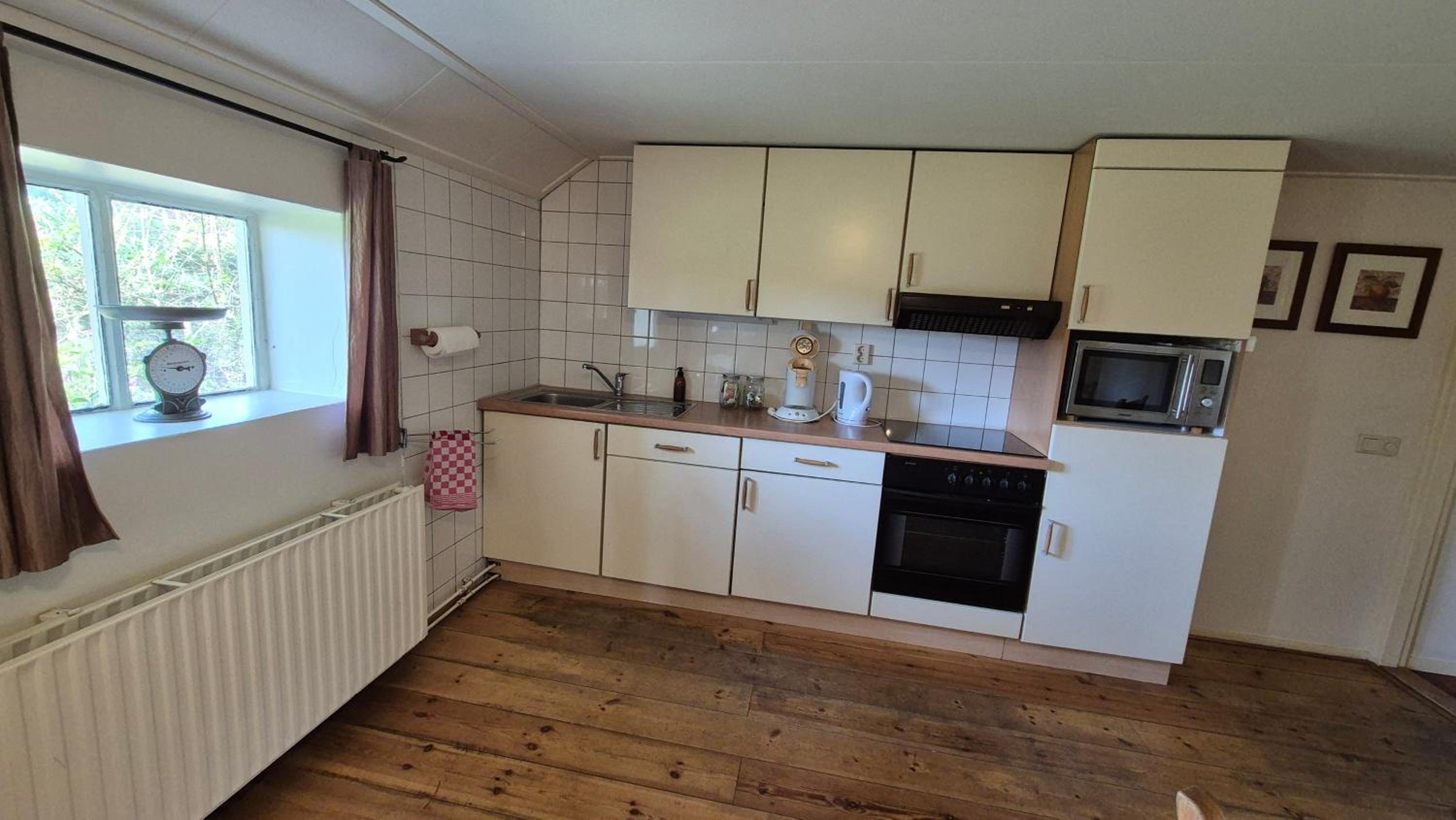 Three-Bedroom House photo 3