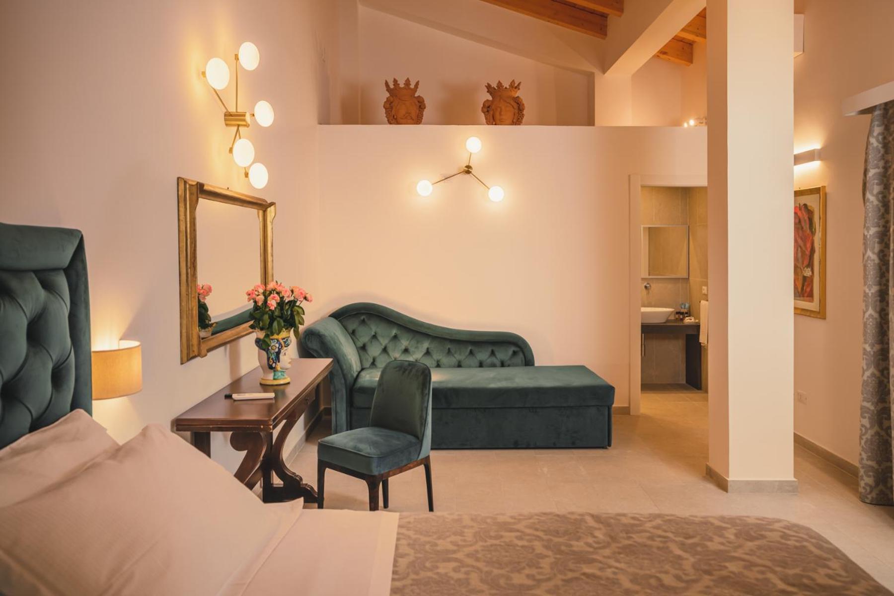 Suite with Spa Bath photo 1